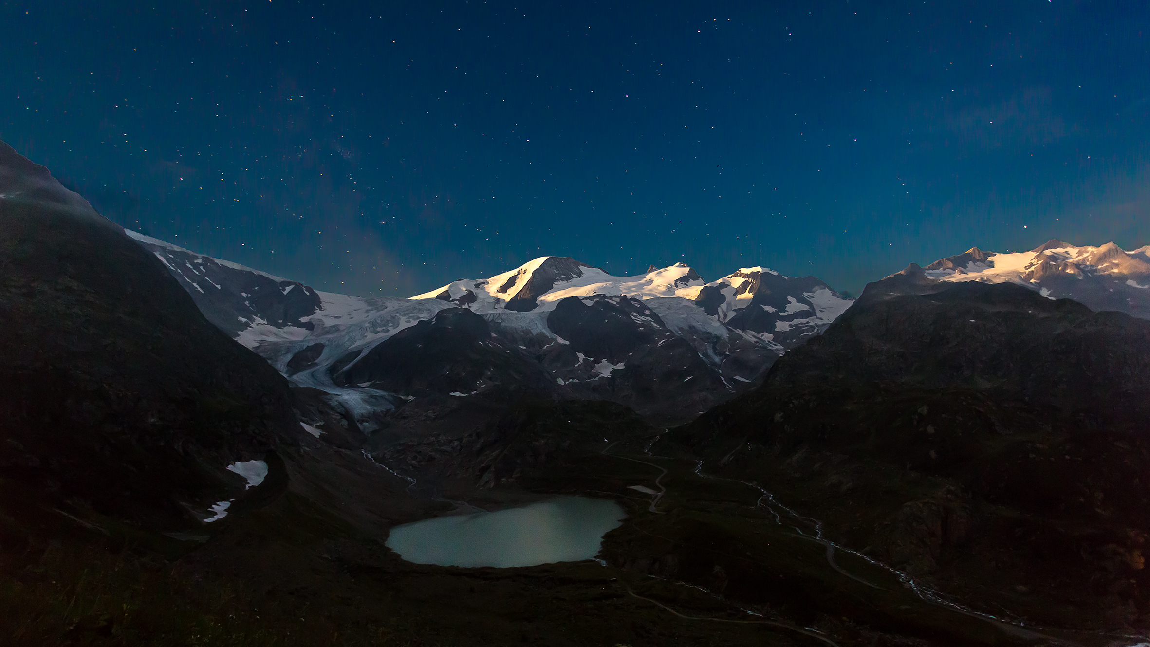 Svizzera, Sustenpass prime luci della luna
