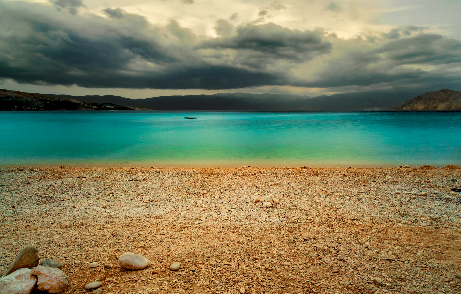 incoming clouds (rieditata)