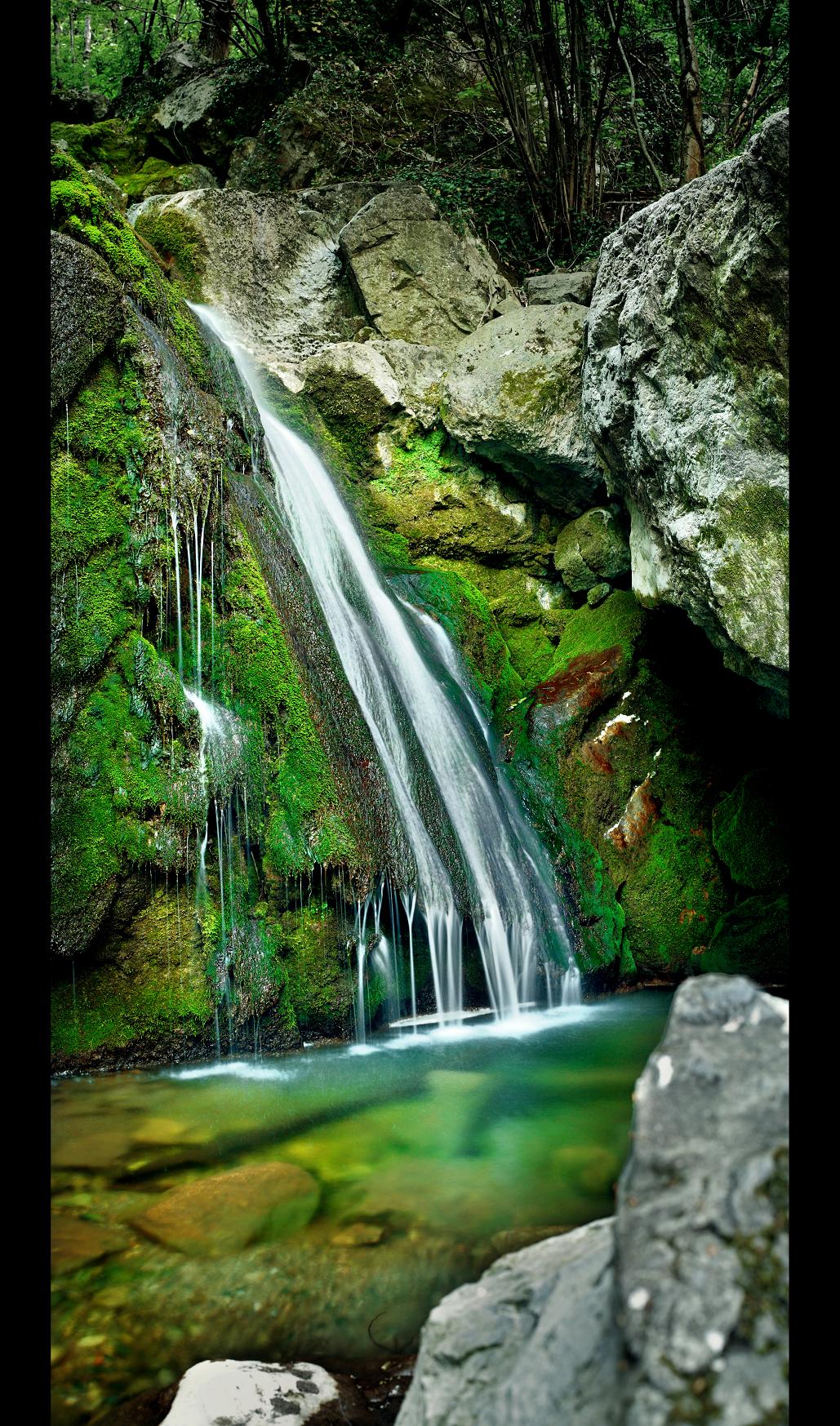 falls of the Lecco lake