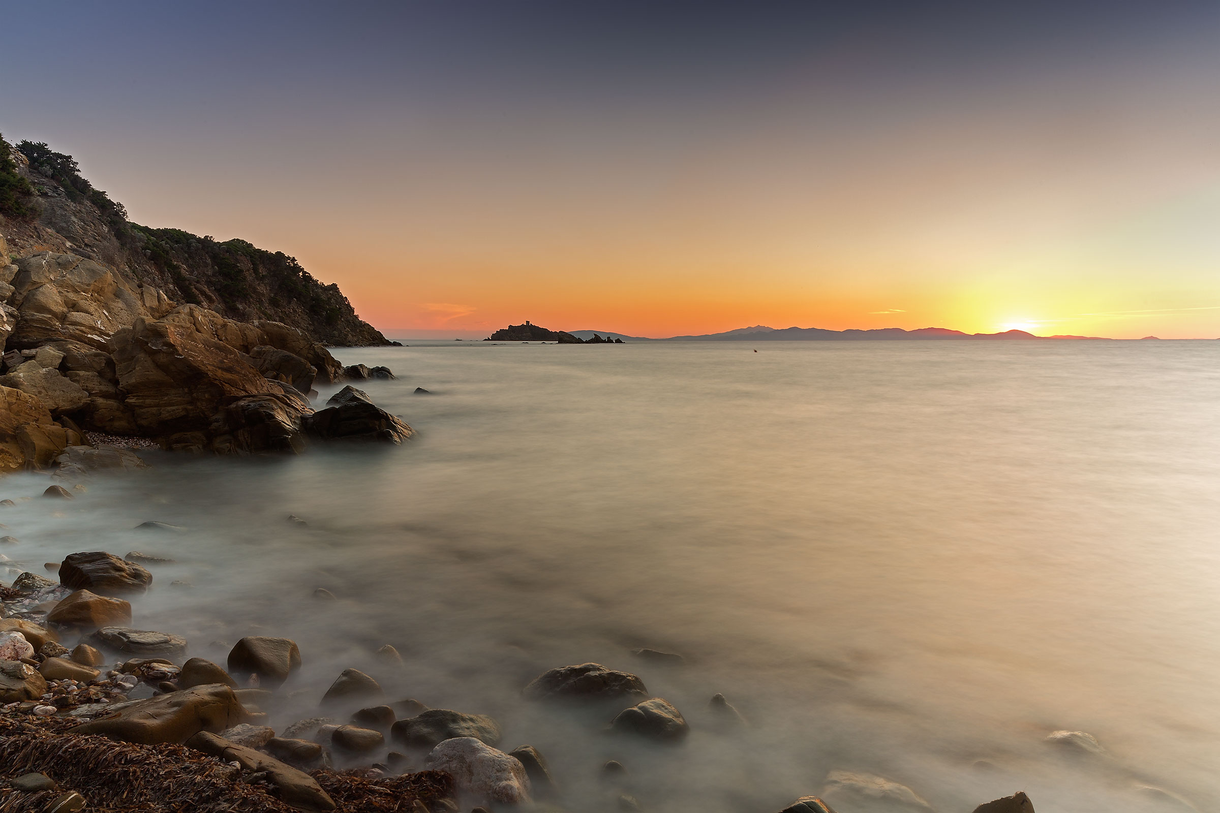 Da Punta Ala guardando l'Elba al tramonto