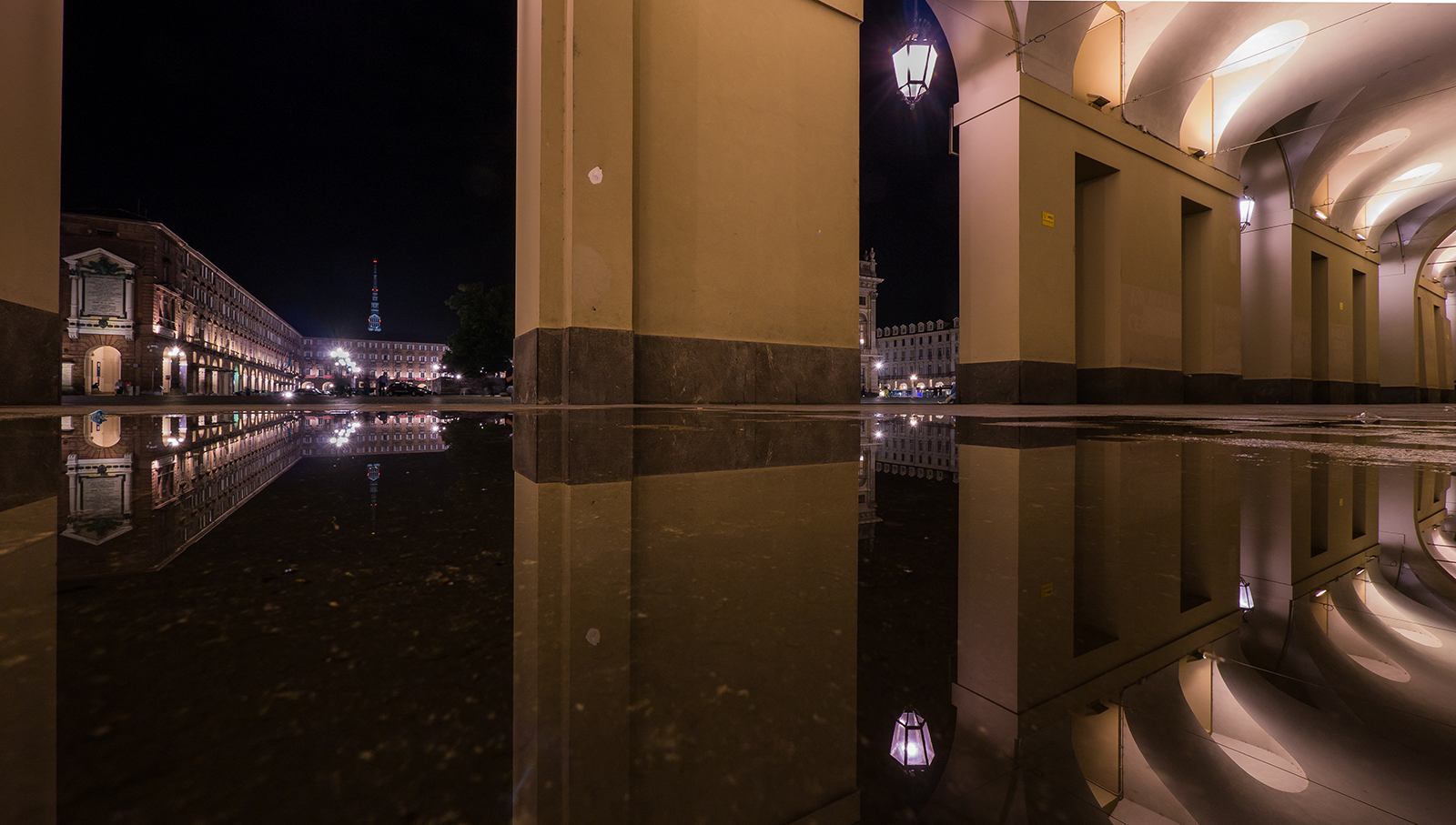 La Mole dai portici di Piazza Castello