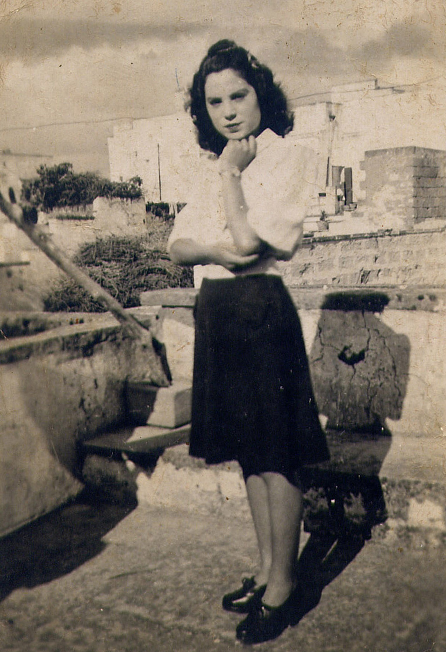 Posa di una ragazza  diciottenne del 1938