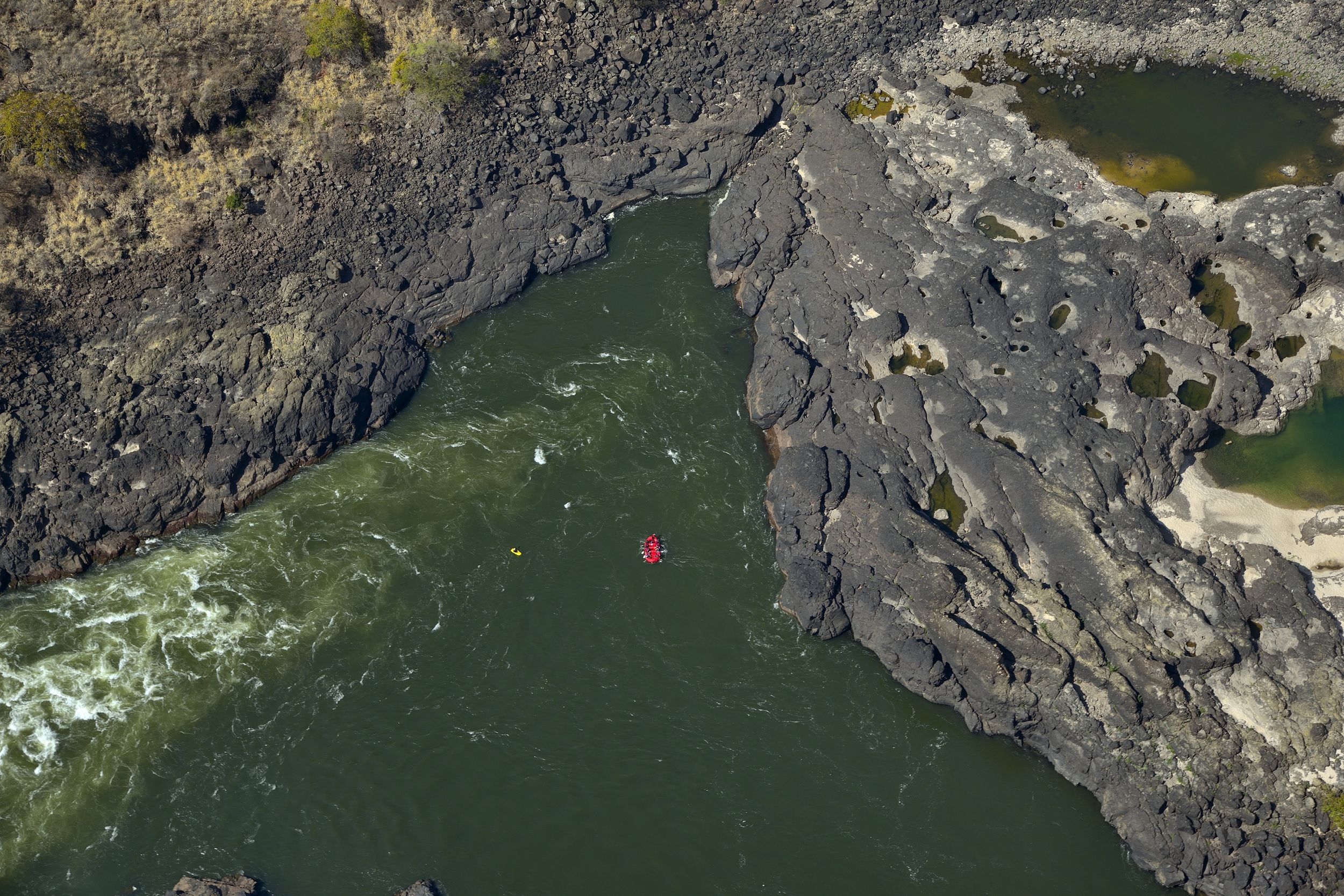 rafting in zambesi river