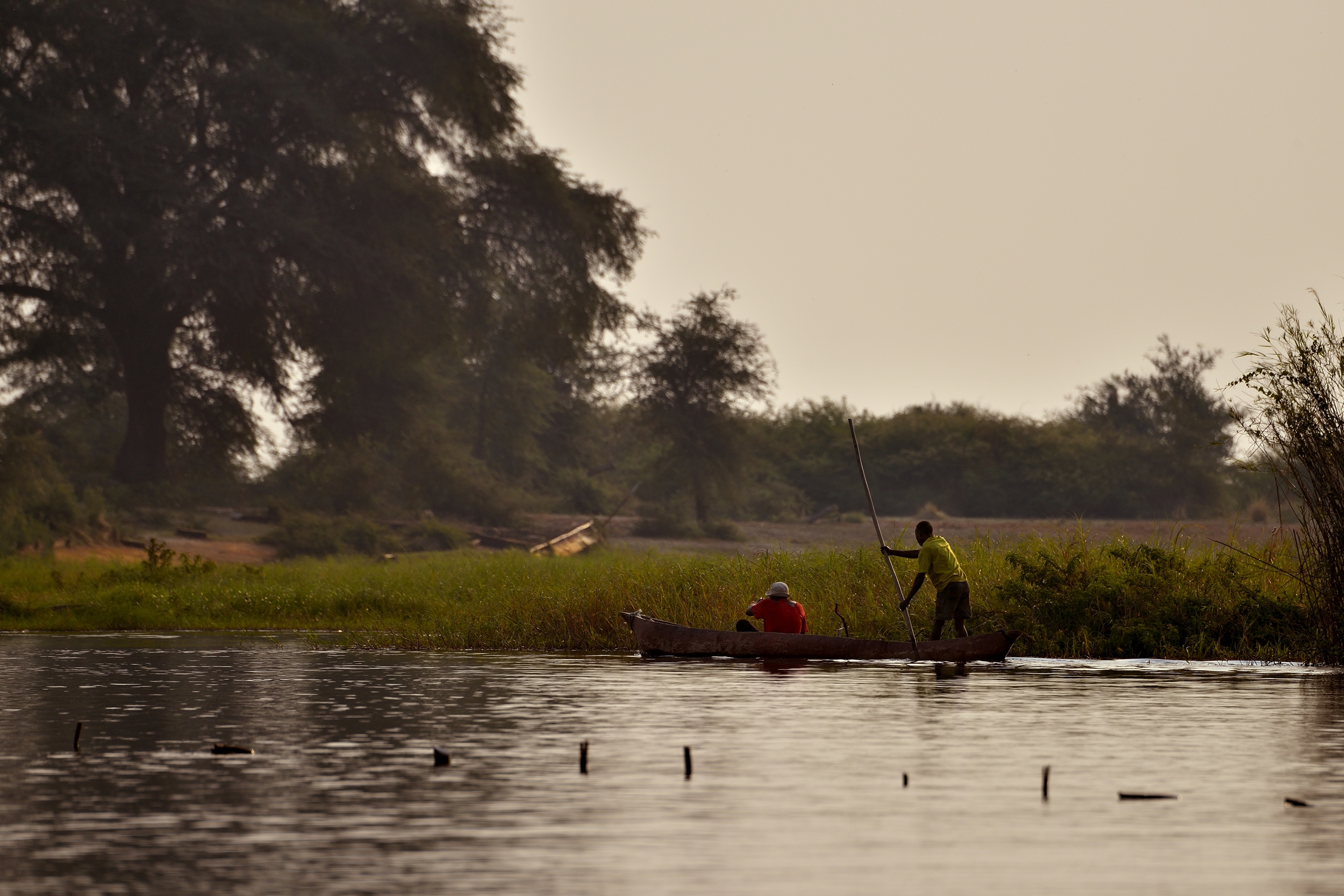 Botswana 2013 - pescatori sul Chobe