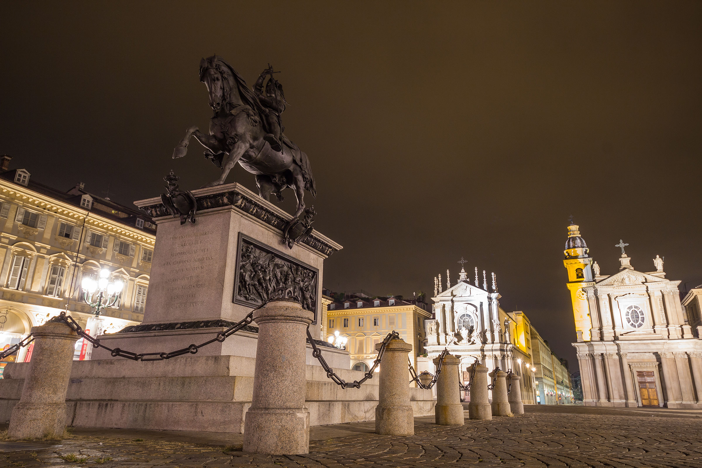 Caval ed Brons e Piazza San Carlo