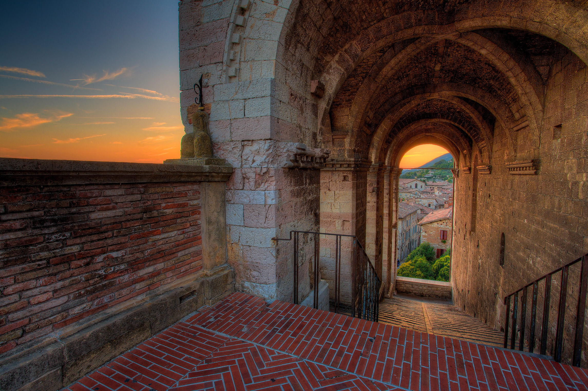 Gubbio - glimpse at sunset
