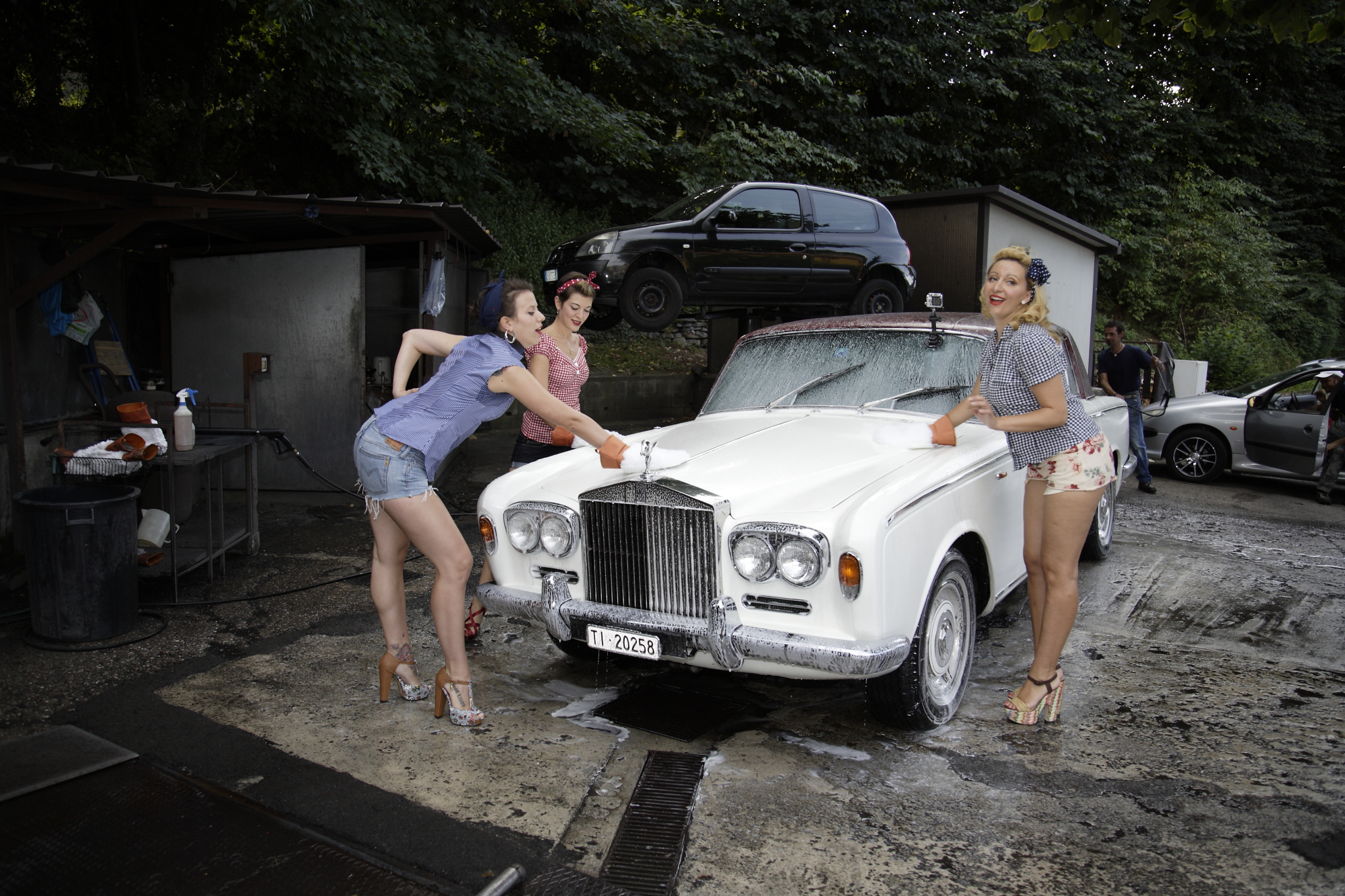 Burlesque ad un autolavaggio