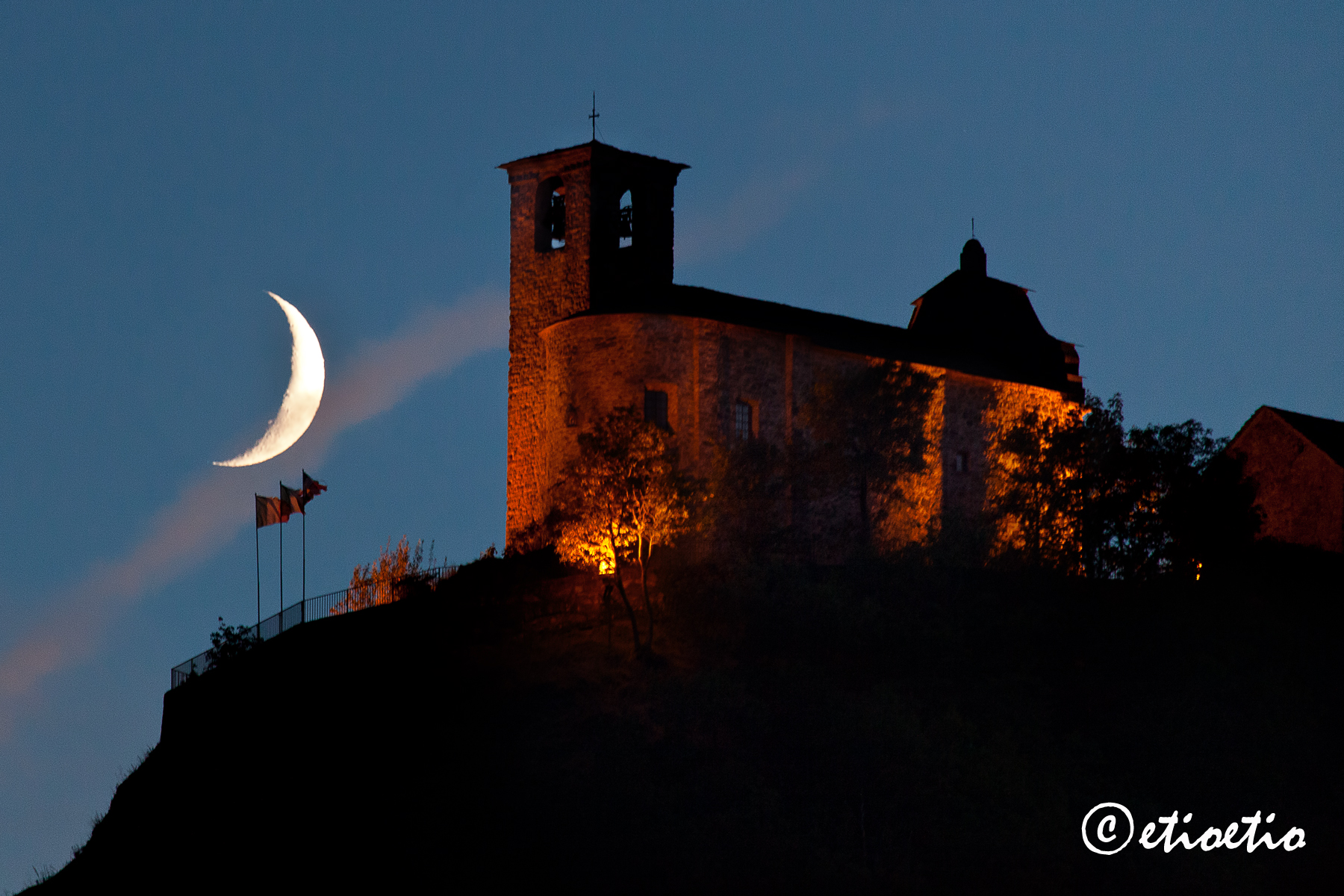 Brugnello, il tramonto della luna