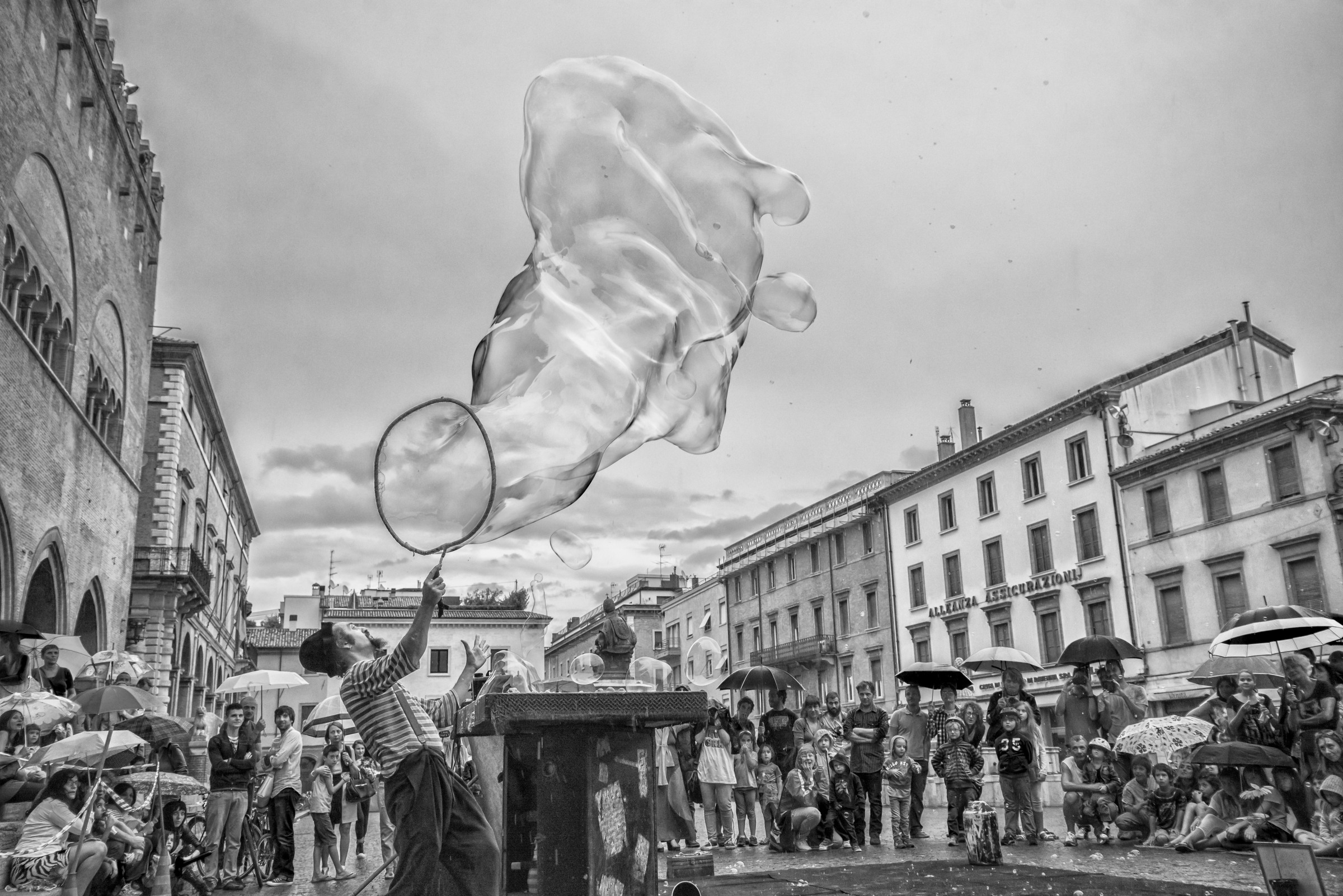 bubbles in Piazza Cavour 1