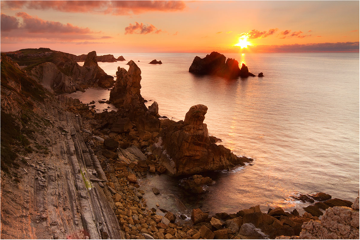 cantabria: costa quebrada - playa de la arnia