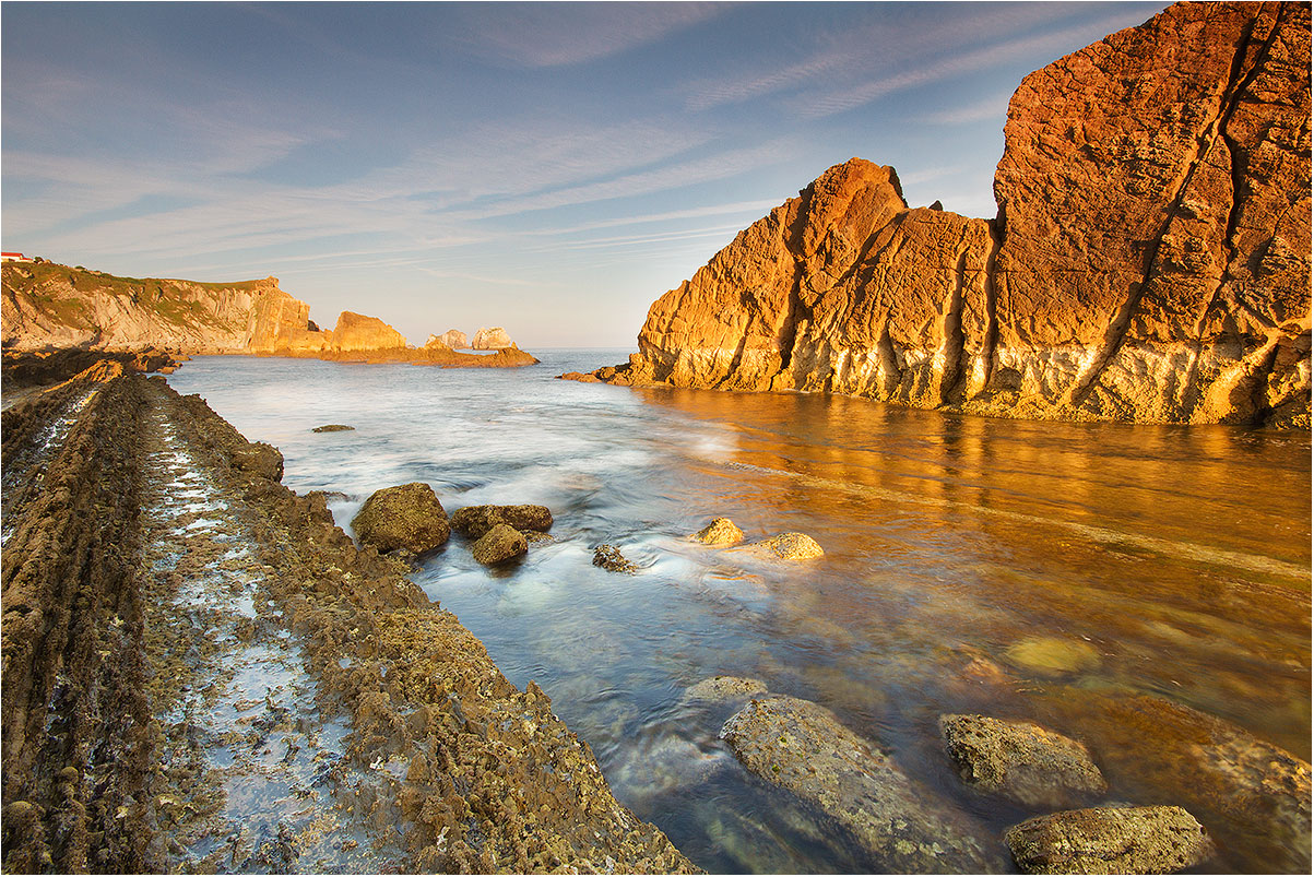 cantabria: costa quebrada - playa de la arnia