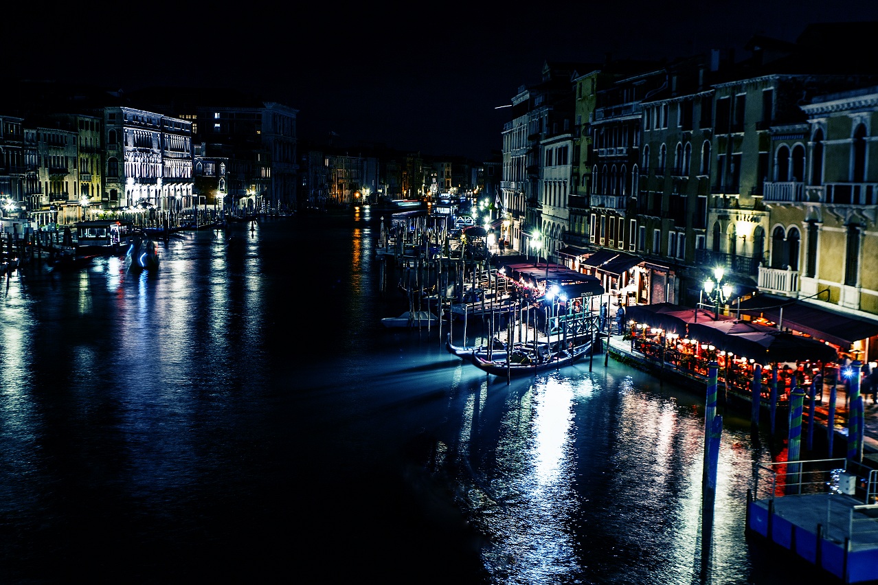 rialto by night