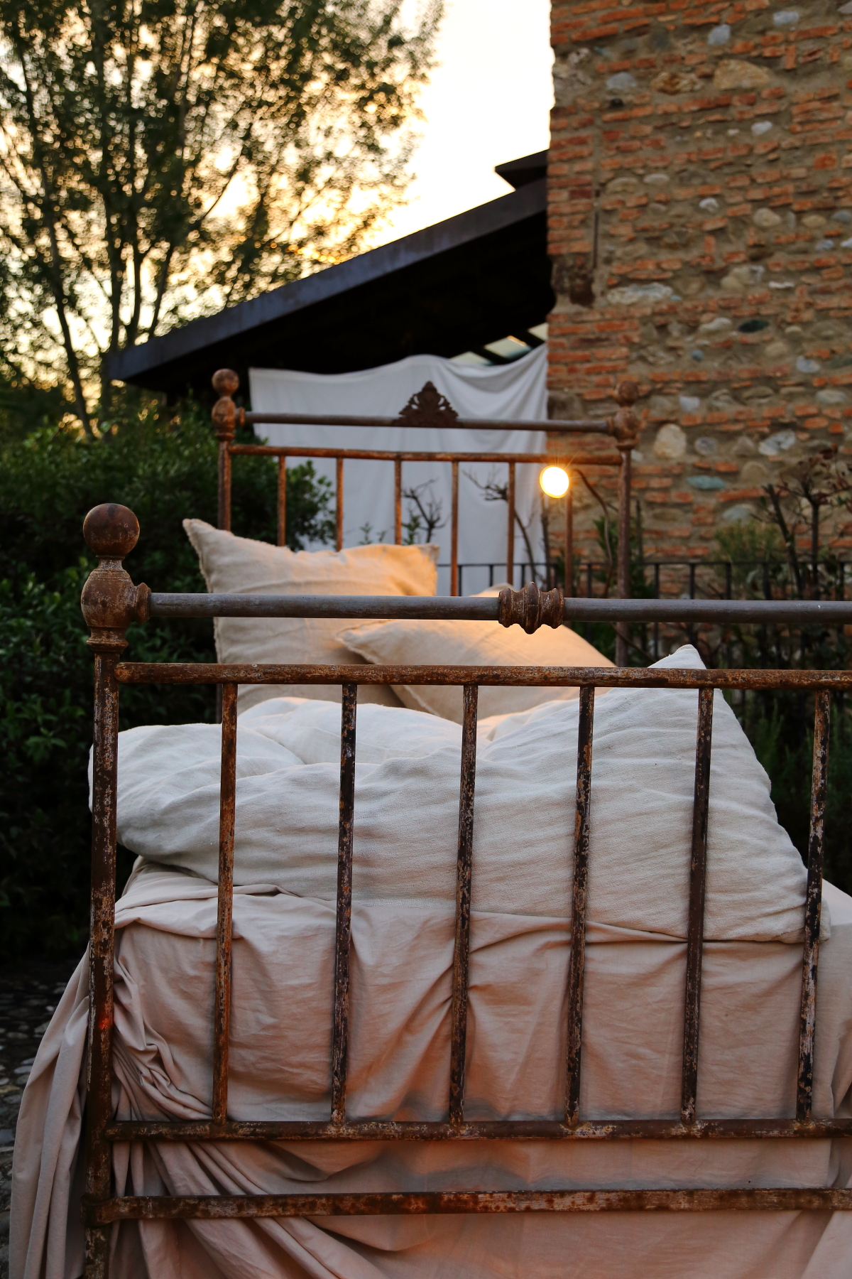 Autumn is the time to read and cover