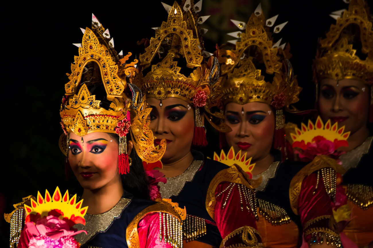 Balinese dancers