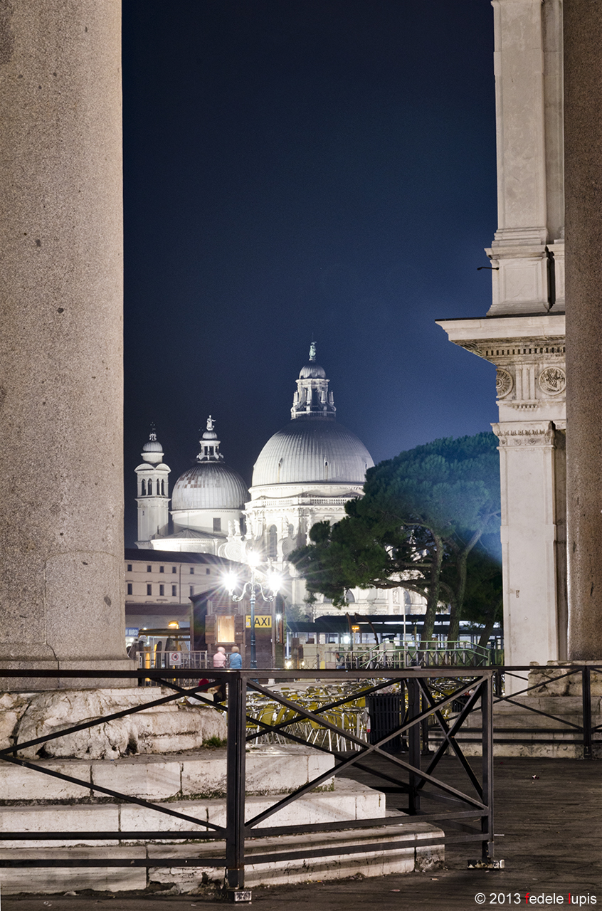 Venezia - notturno. Behind the columns......