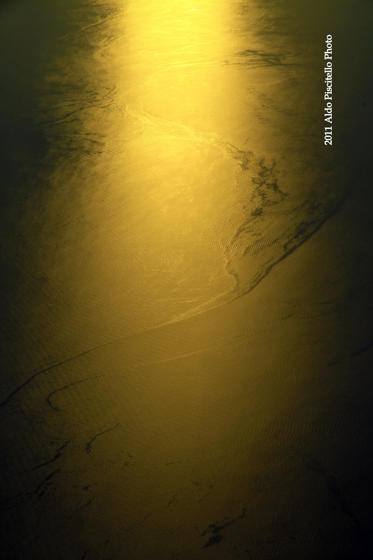 The "streets" traced by the wind on the sea