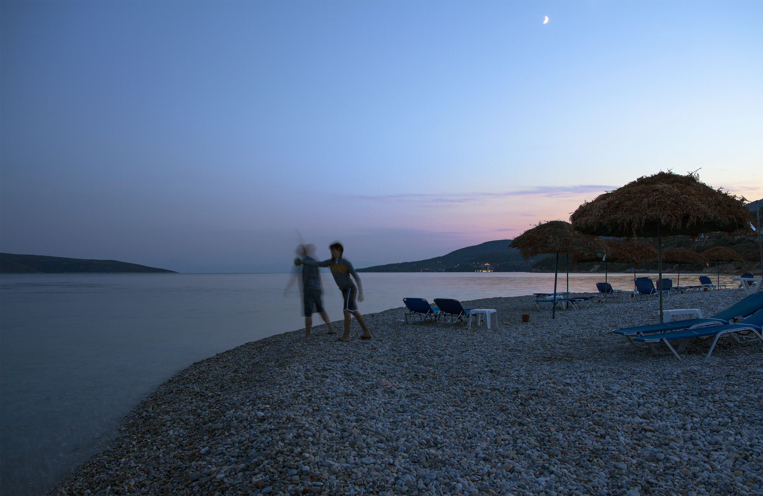 pescando polpi al crepuscolo