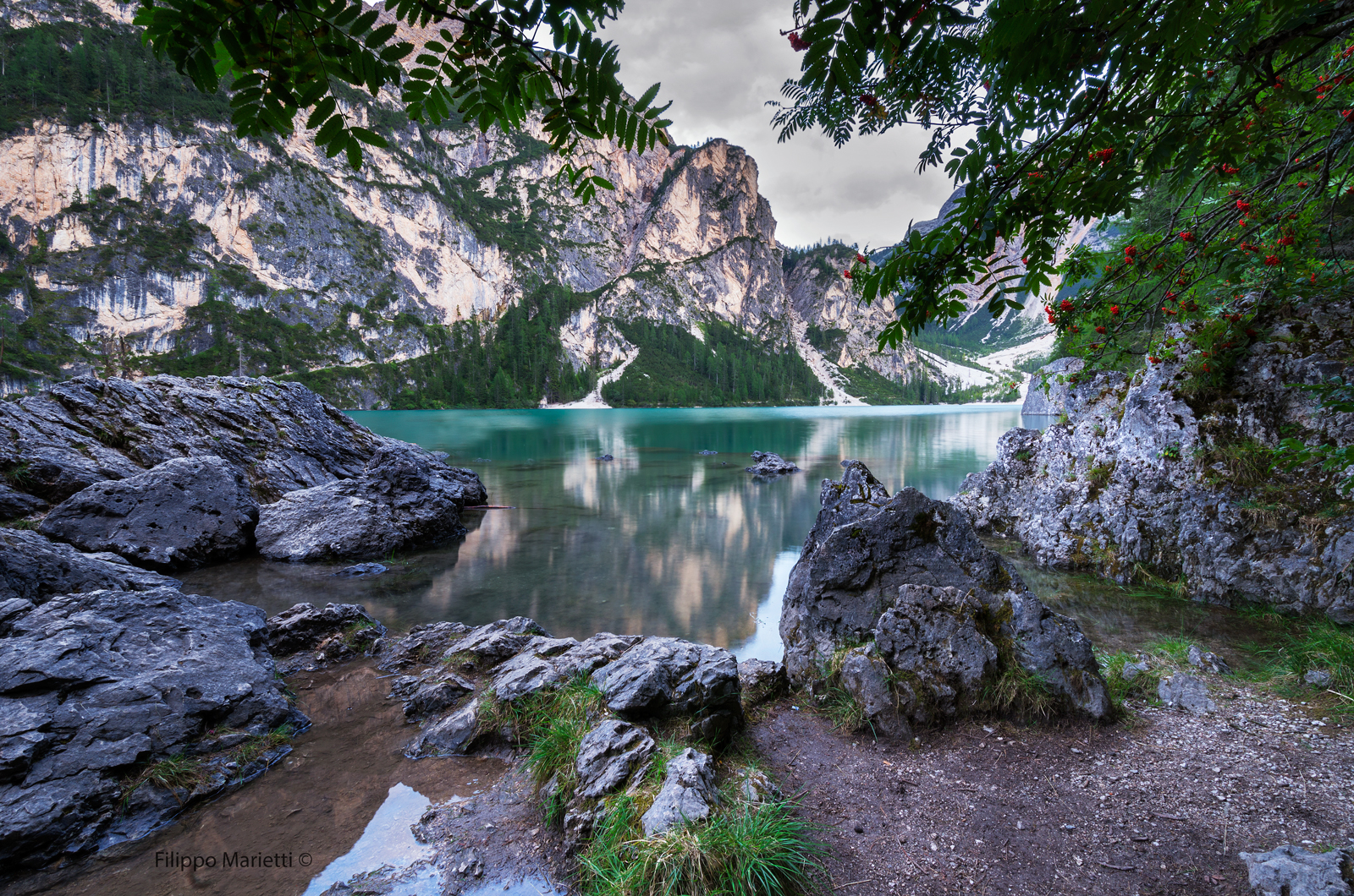 Braies sotto gli alberi!