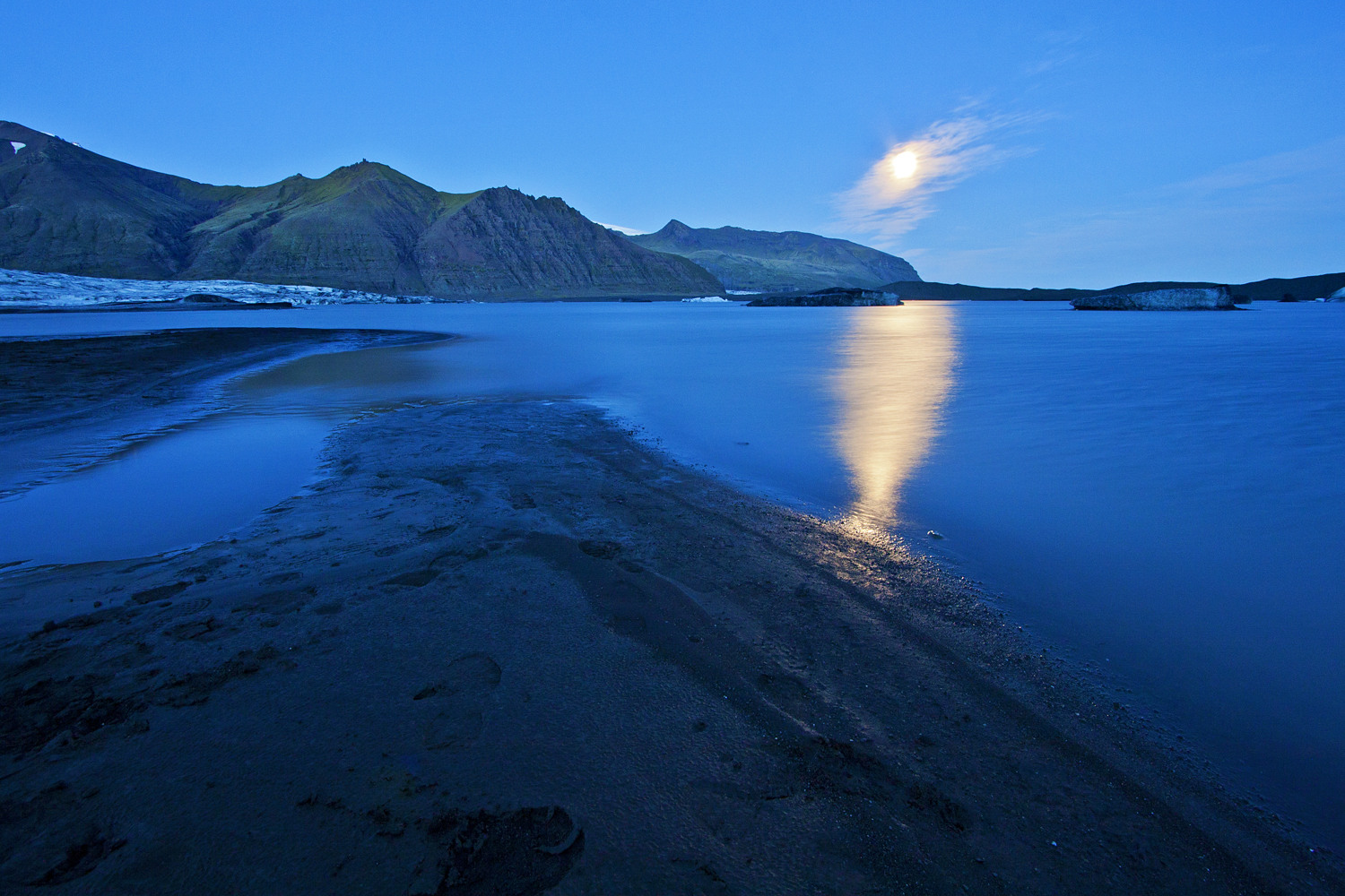 Skaftafellsjkull in the moonlight