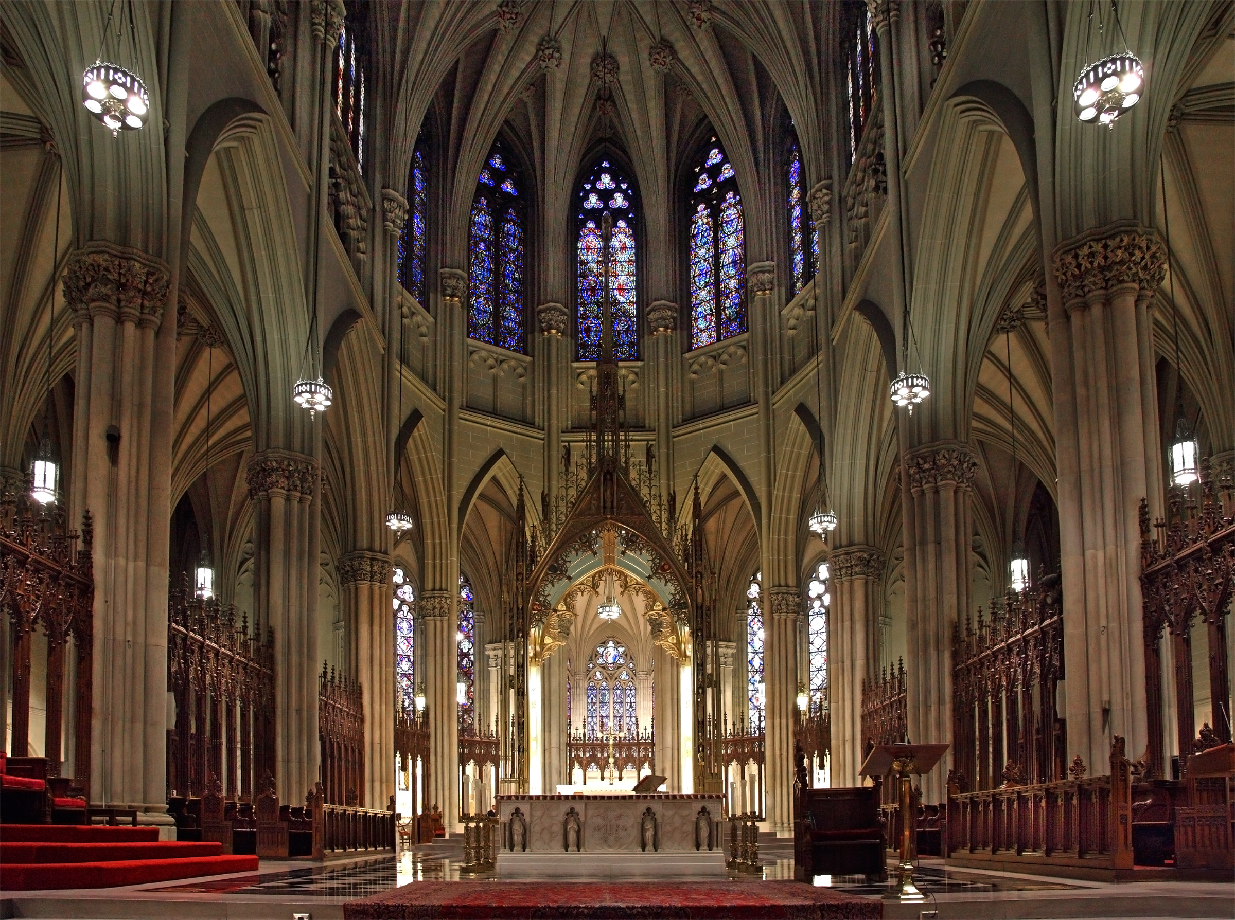 All'interno di St-Paul Cathedral di New York
