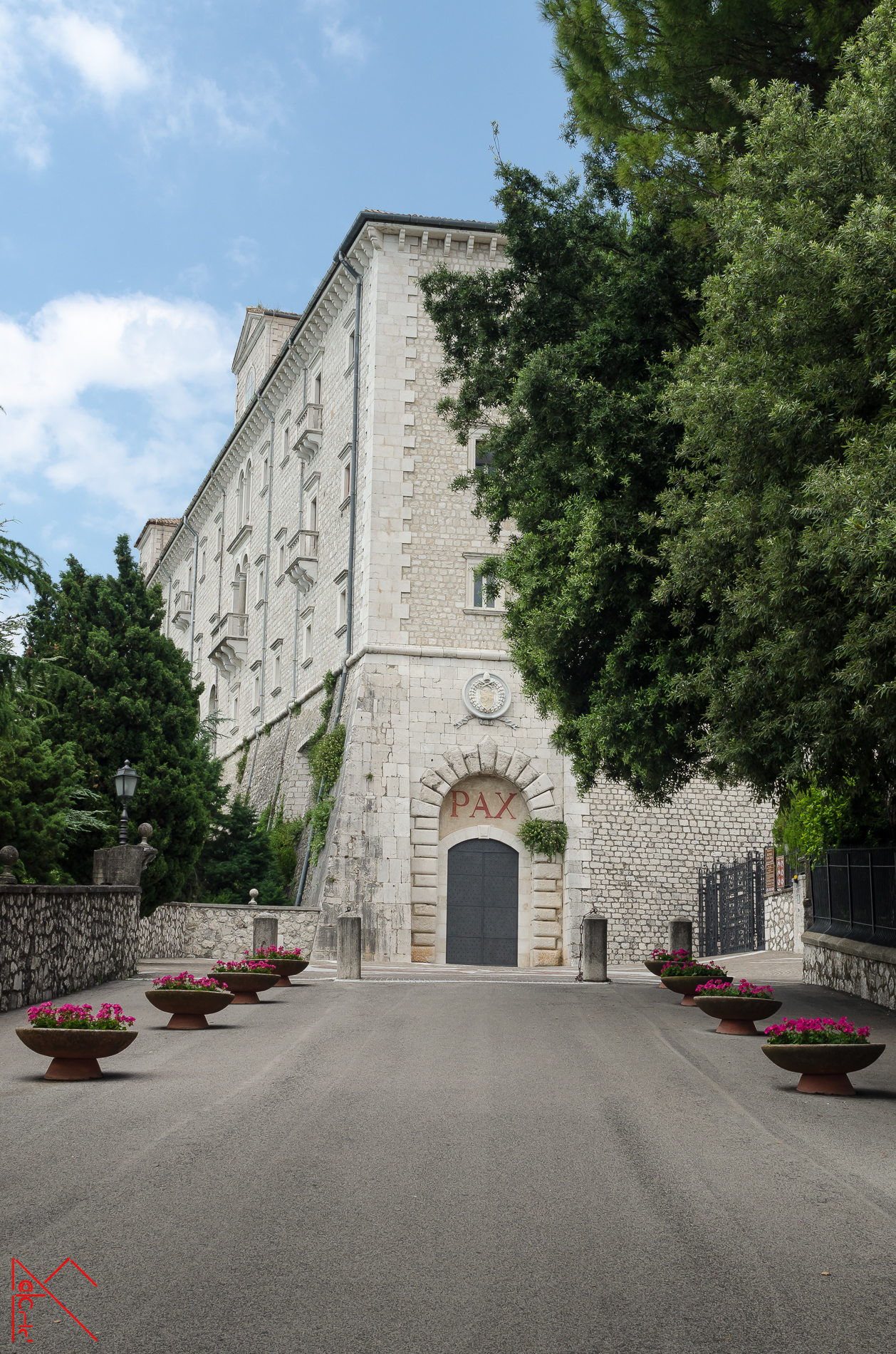 Driveway to the main entrance