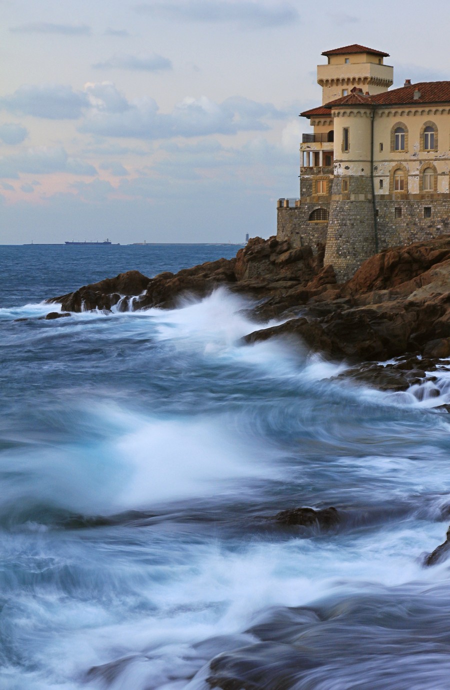 Castello del Boccale e mare