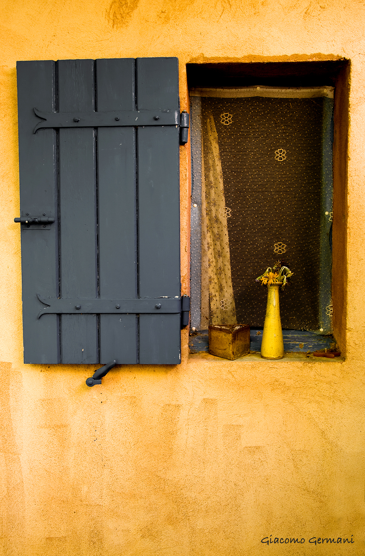 Fenetre Provençale (Roussillon)