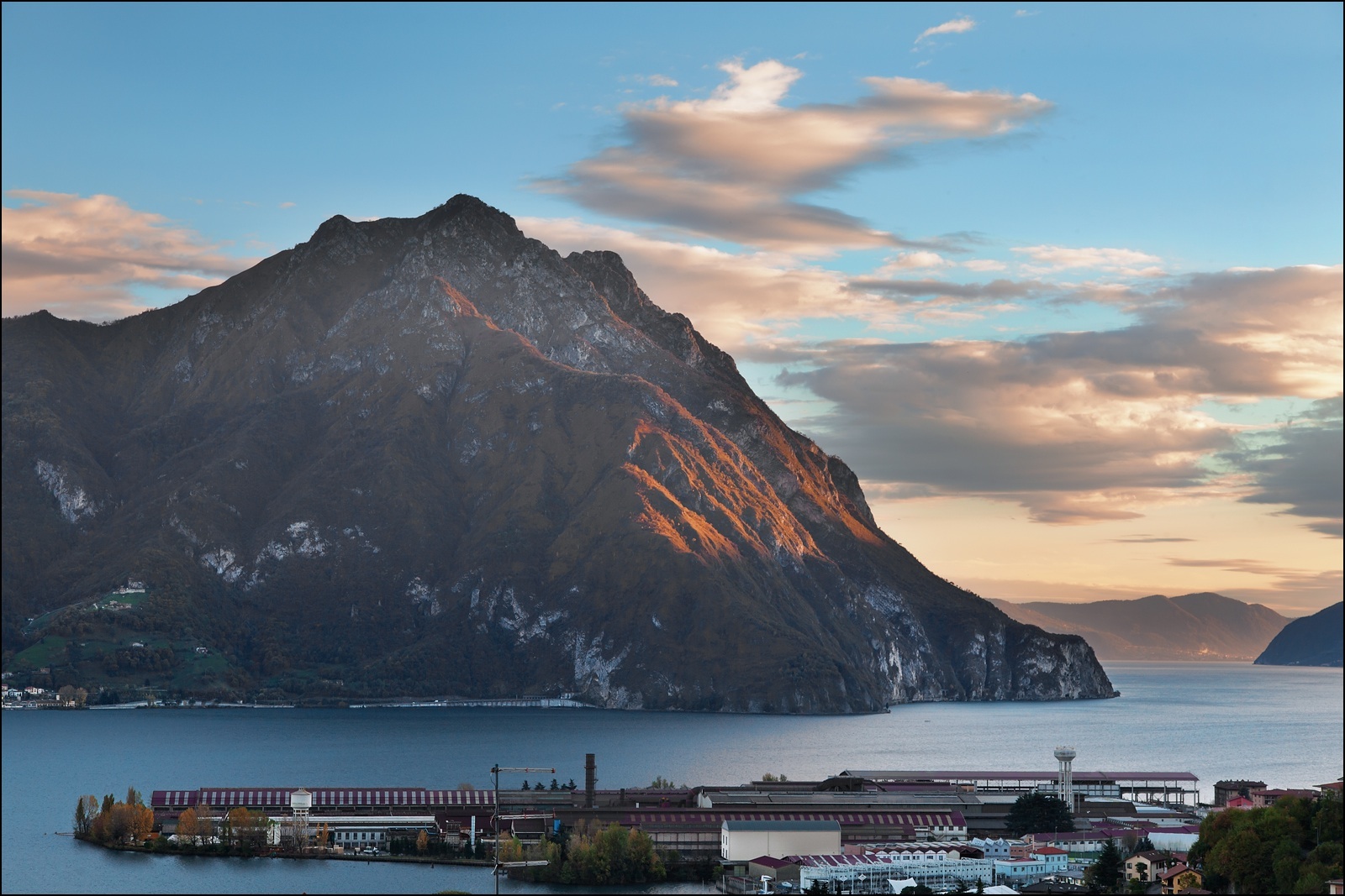 Fabbrica a Lovere (bg)