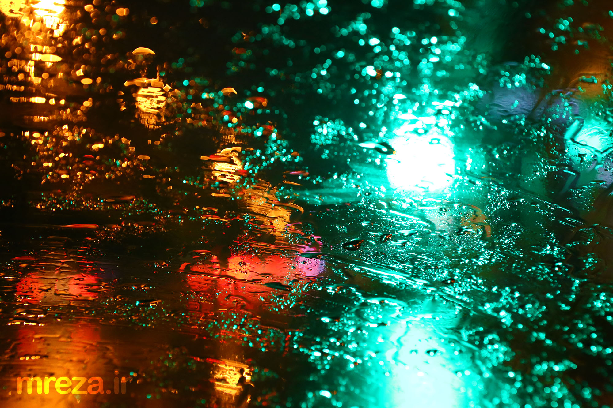 Pioggia da dietro il vetro