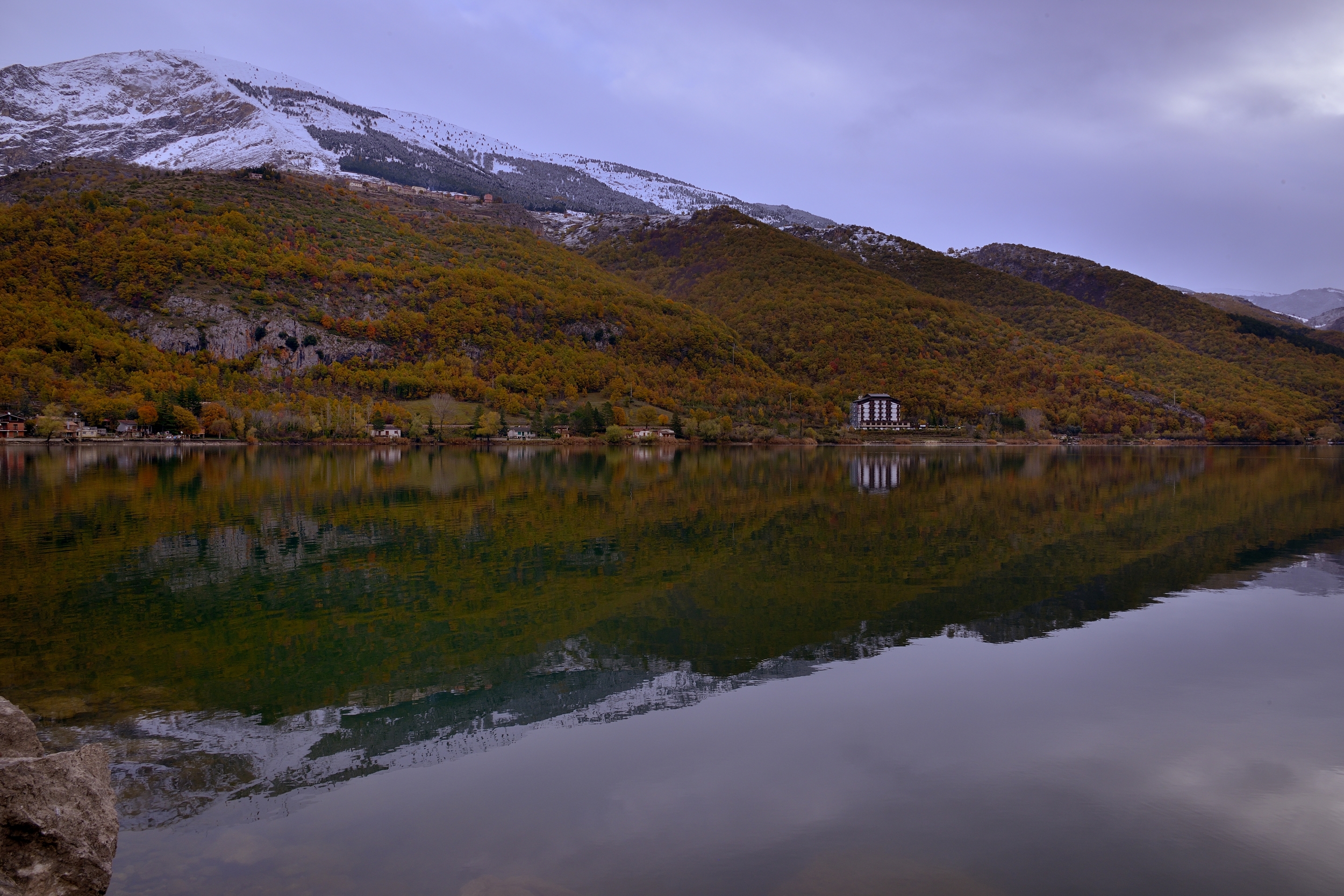Lago di Scanno - un'alba uggiosa