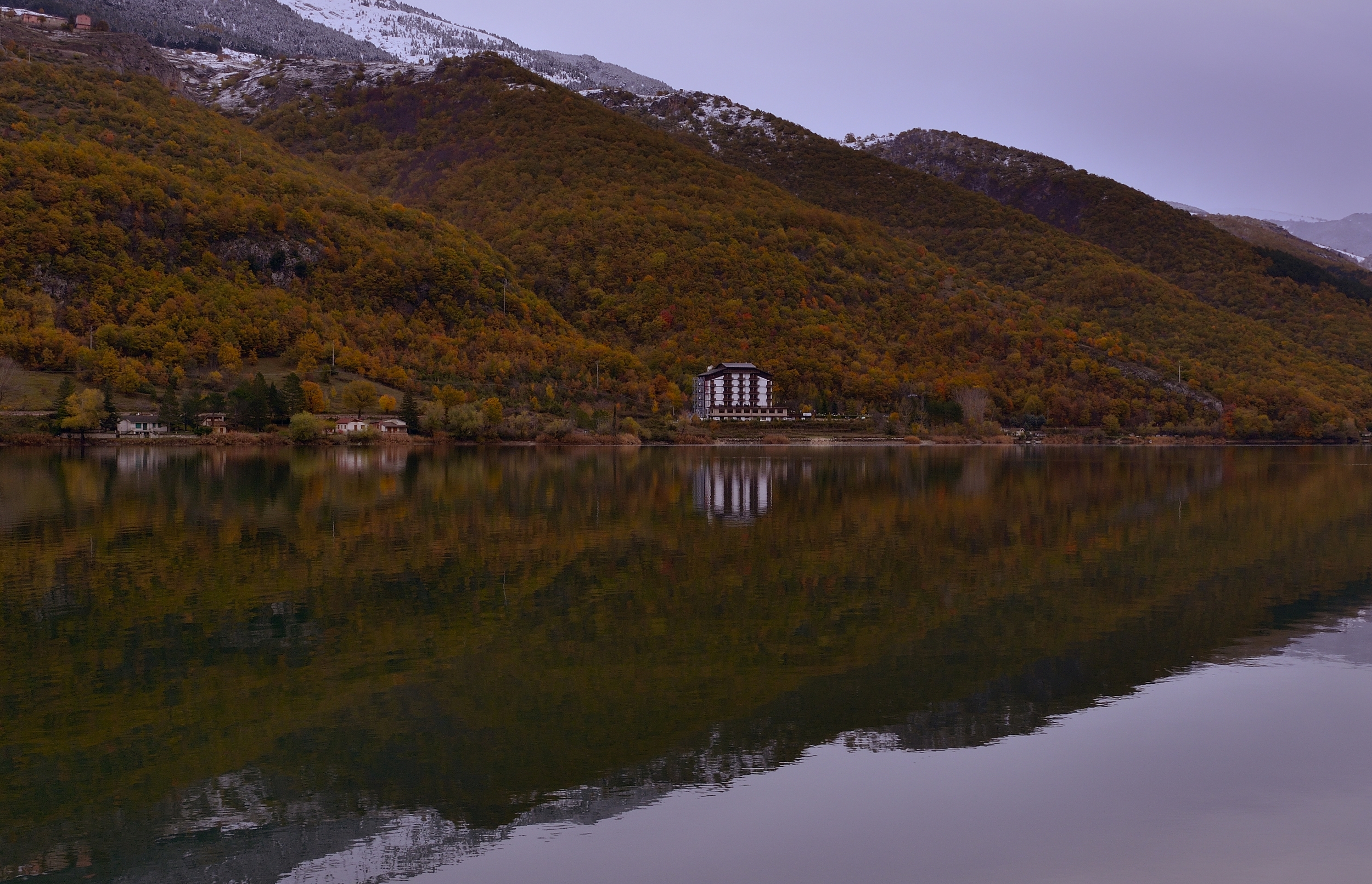 Lago di Scanno - un'alba uggiosa