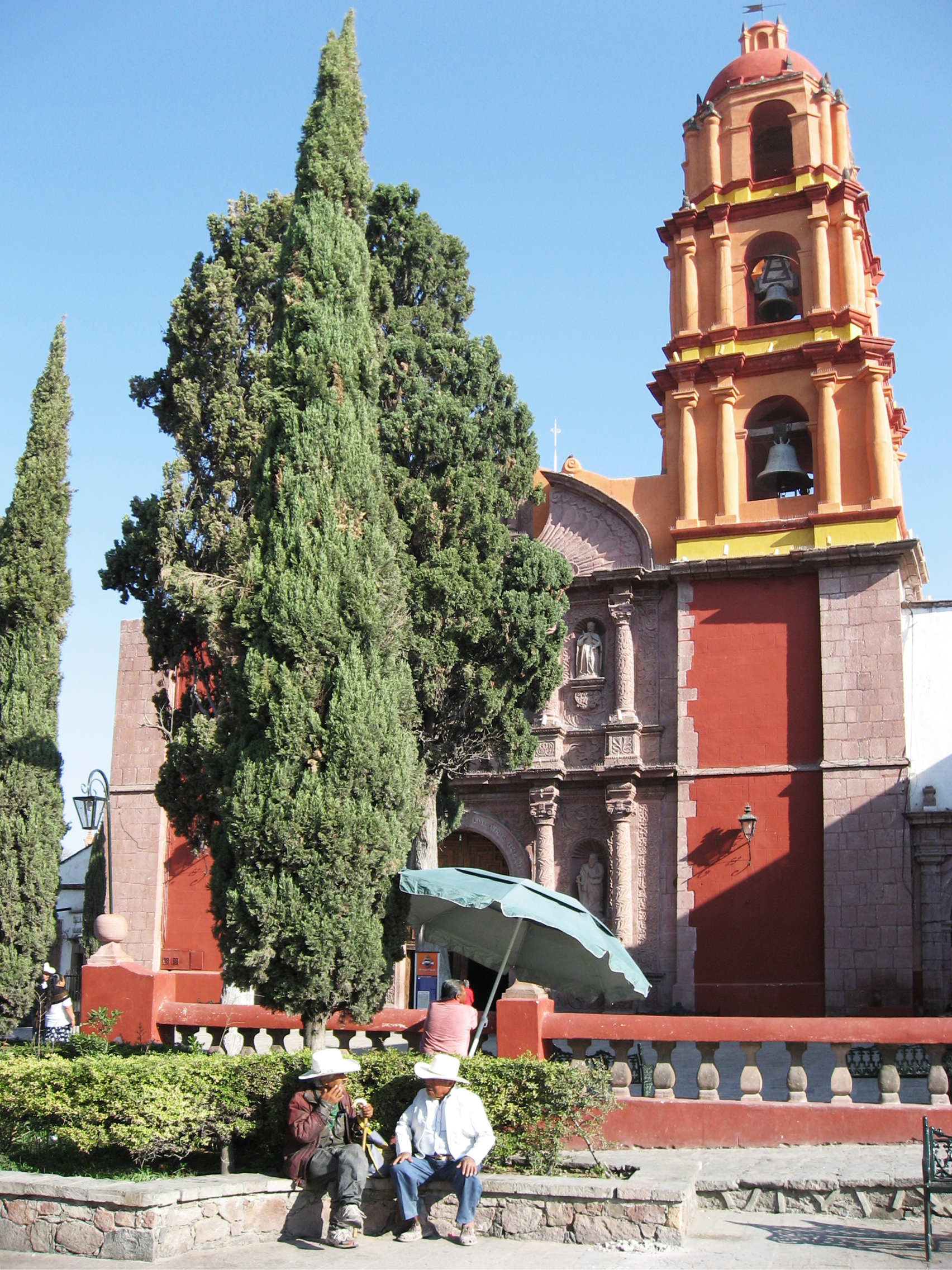 Chatter in San Miguel de Allende