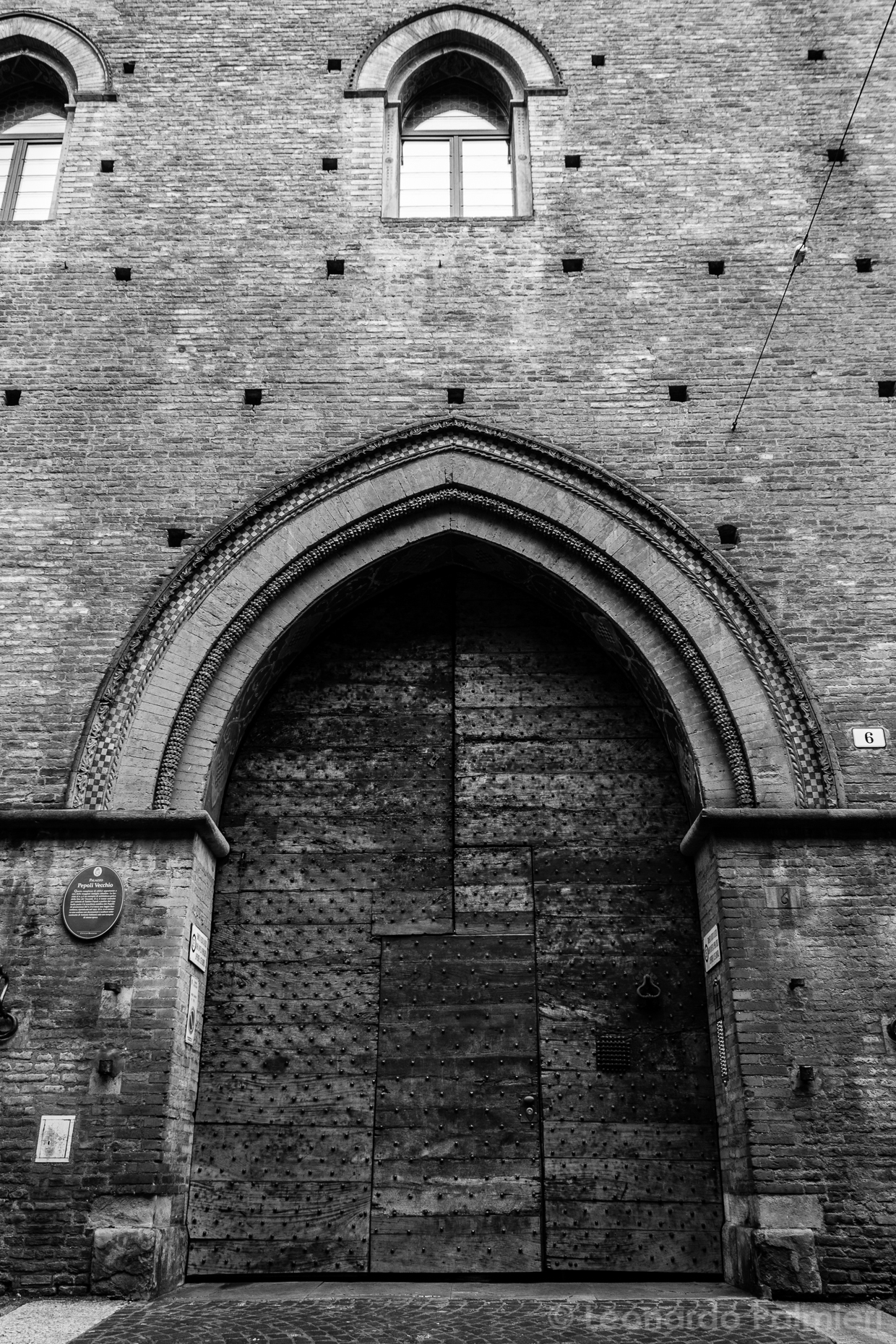 Door of the Palazzo Vecchio Pepoli (Bologna)