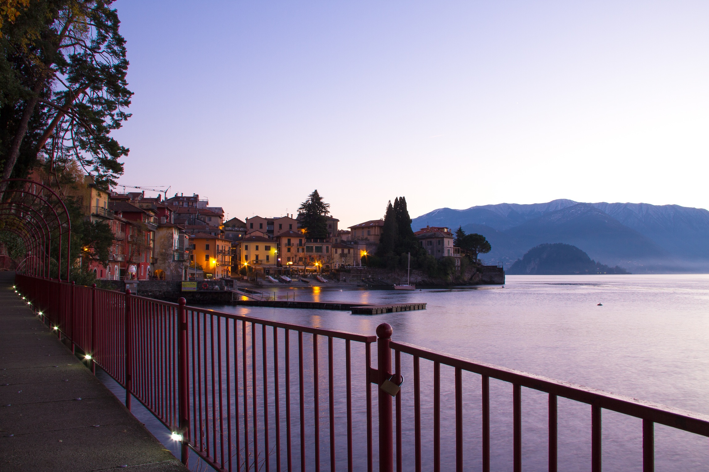 Varenna al crepuscolo