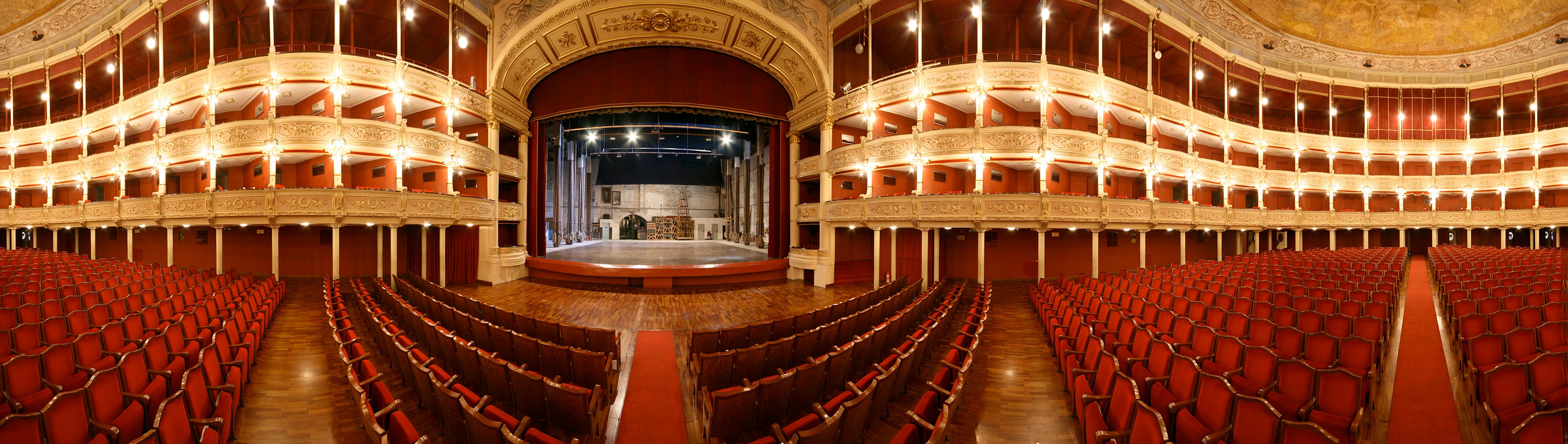 Le ali dello spettacolo.