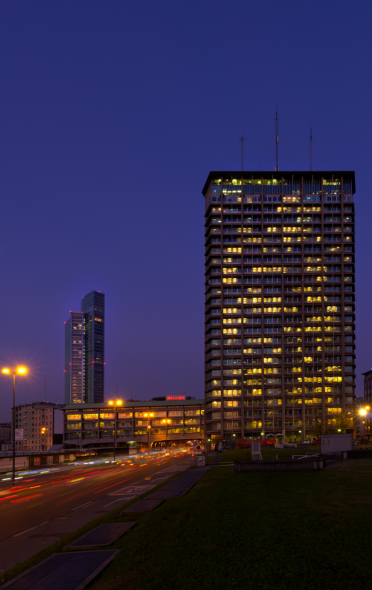 Milano, verso l'ora blu...