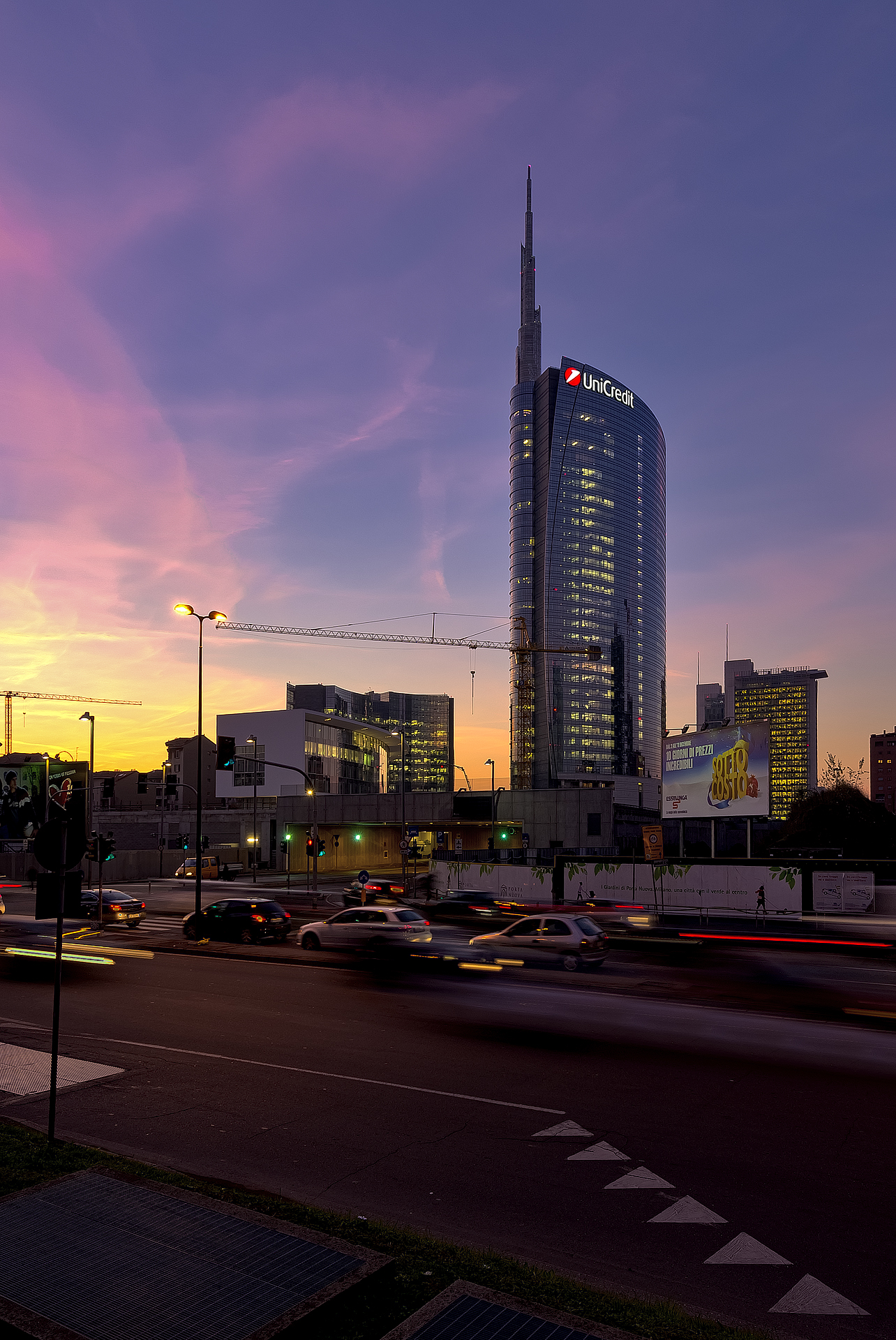 Milano, tramonto in Porta Garibaldi...