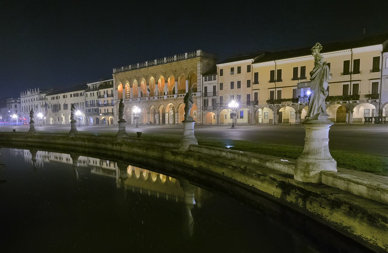 Prato della Valle (Pd).....some time ago.....