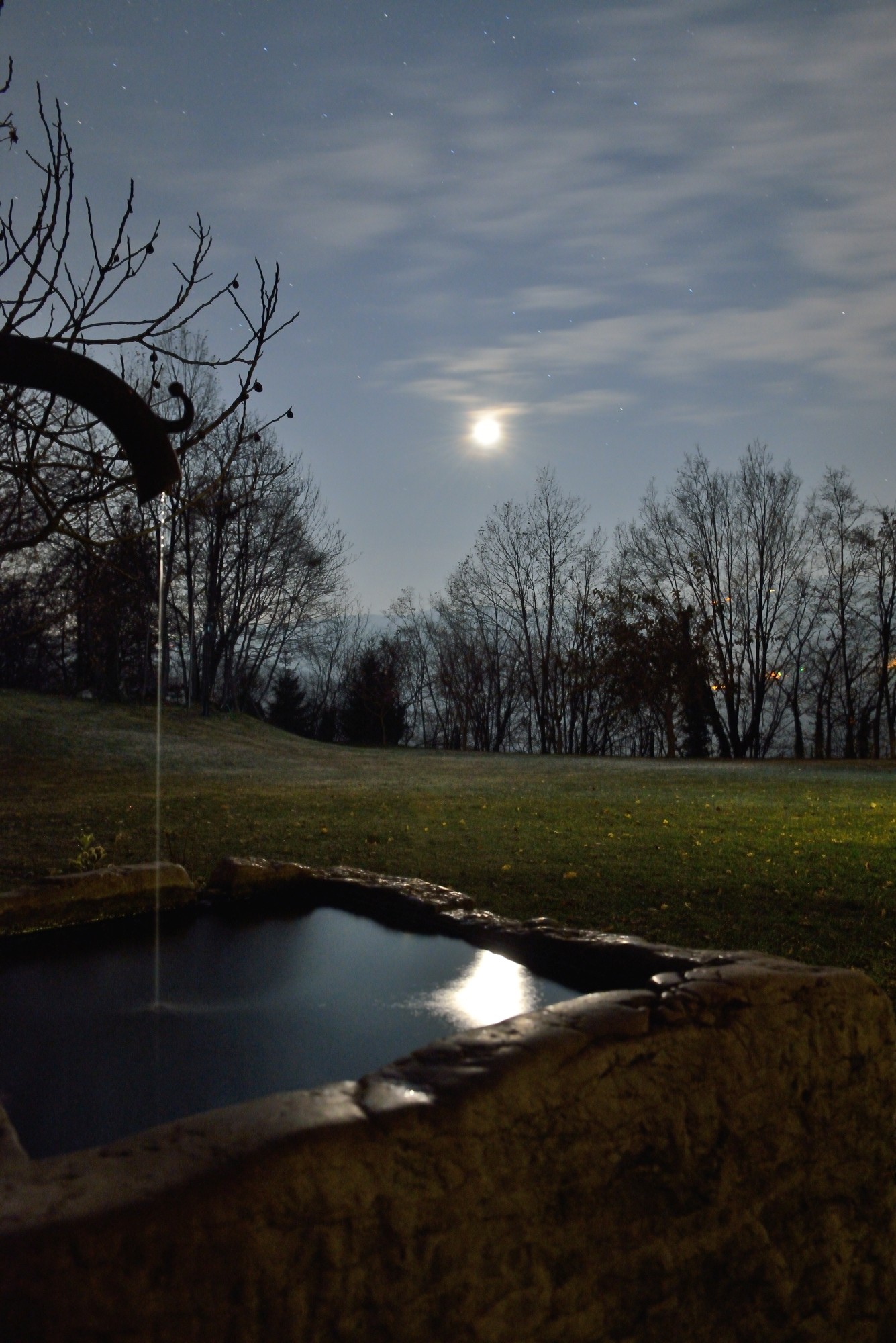 La luna nella fontana