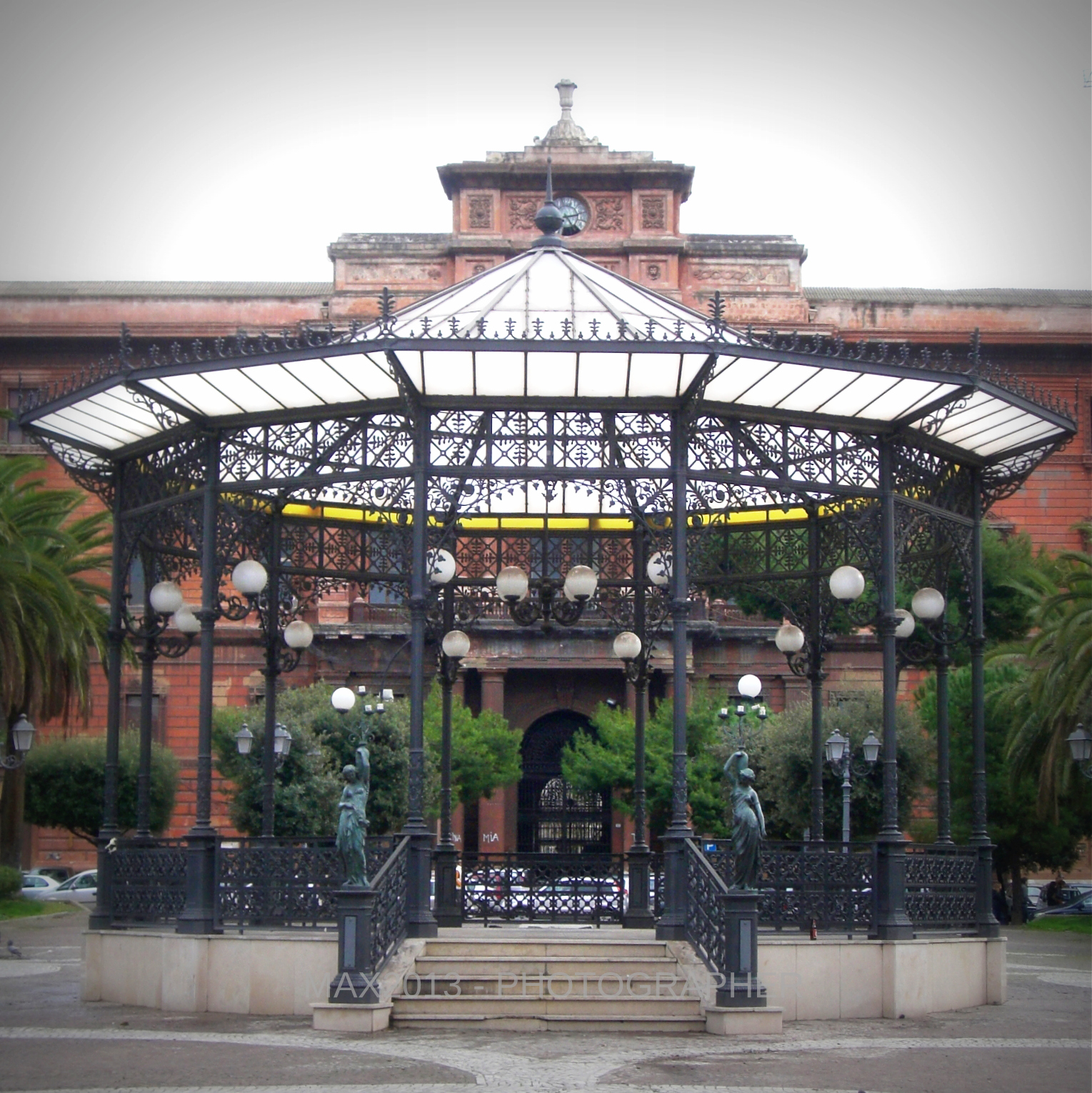 Gazebo in Piazza Garibaldi