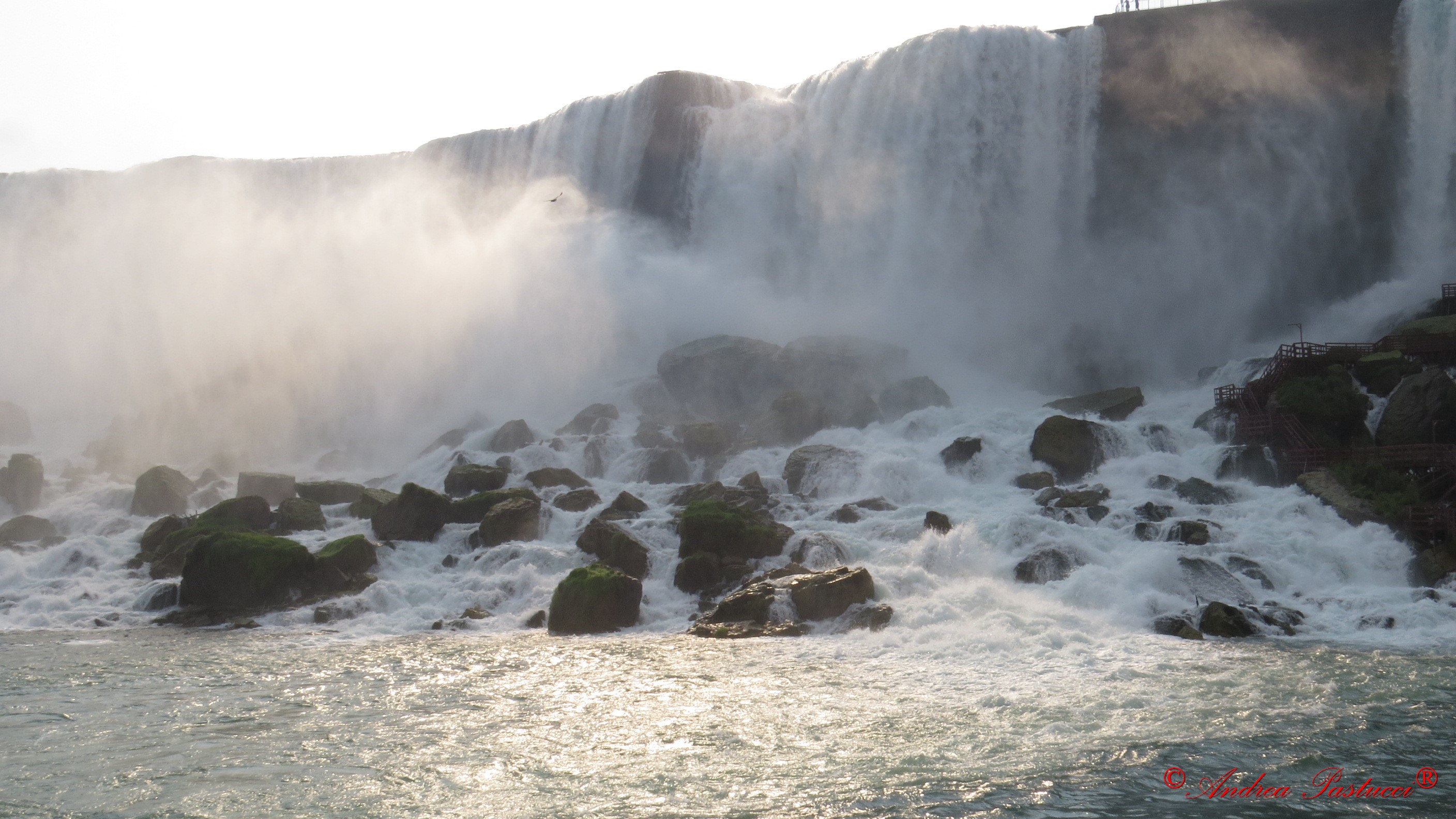 dentro la cascata Niagara