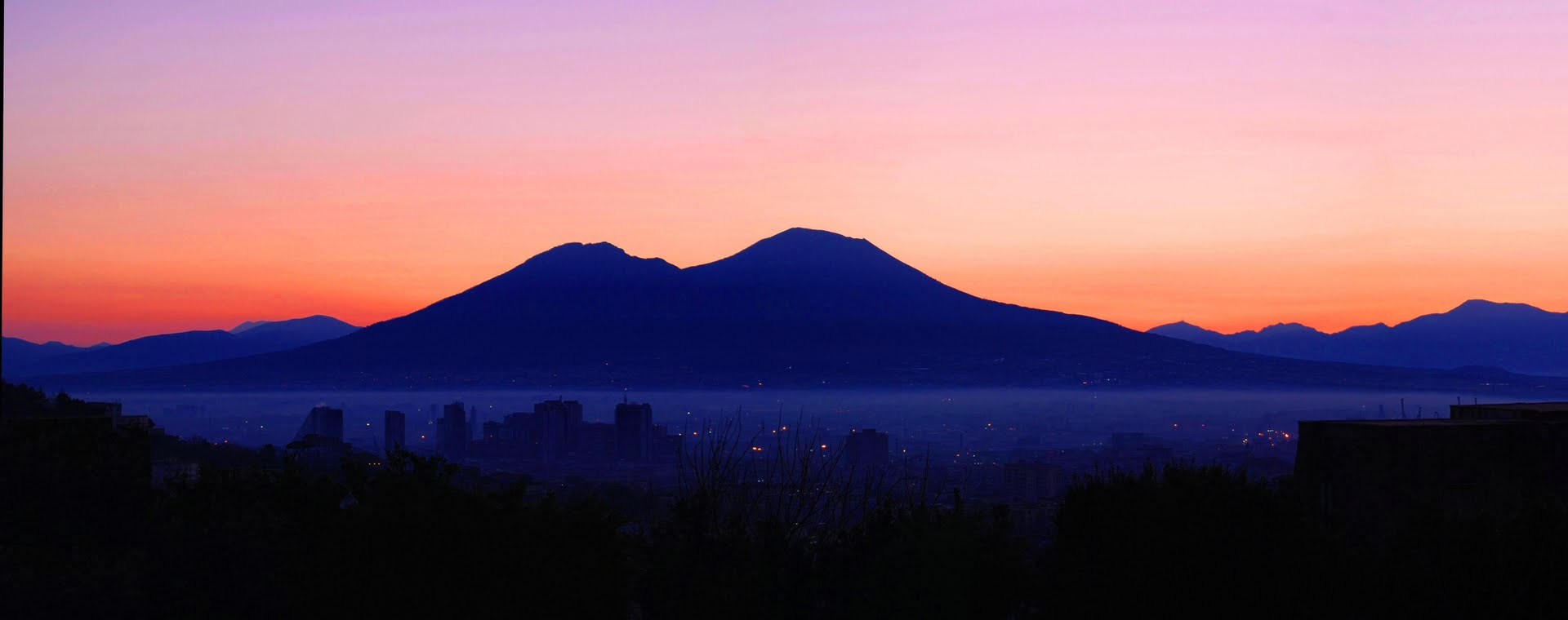 il vesuvio all'alba