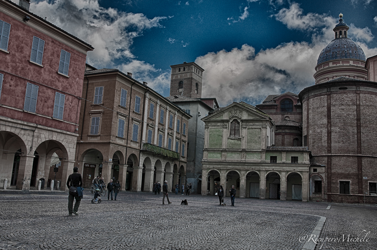 piazza  a reggio emilia