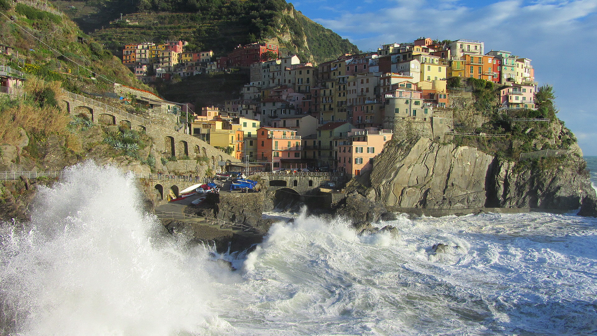 Mareggiata a Manarola (La Spezia)