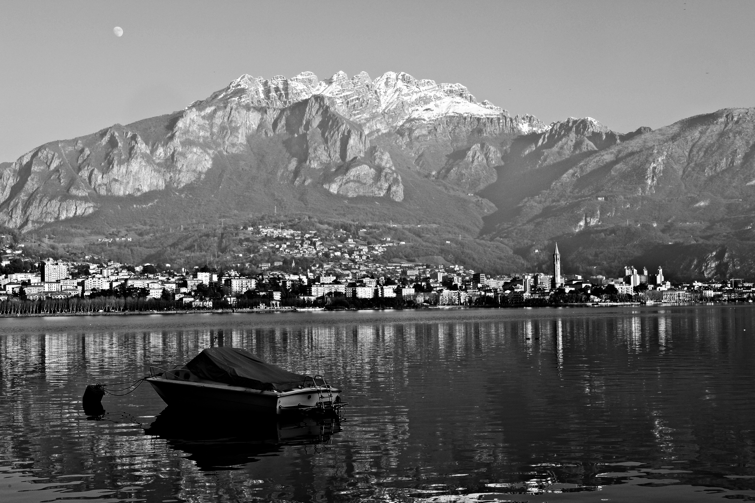 Lecco, la grigna e la luna