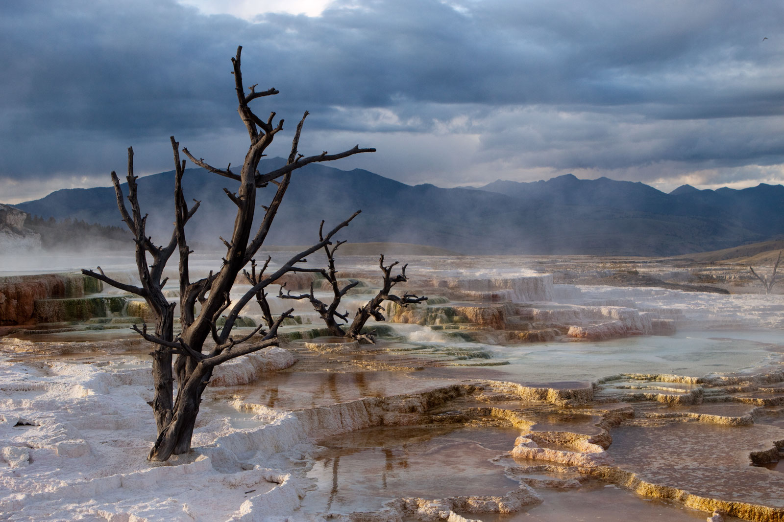yellowstone paesaggio surreale