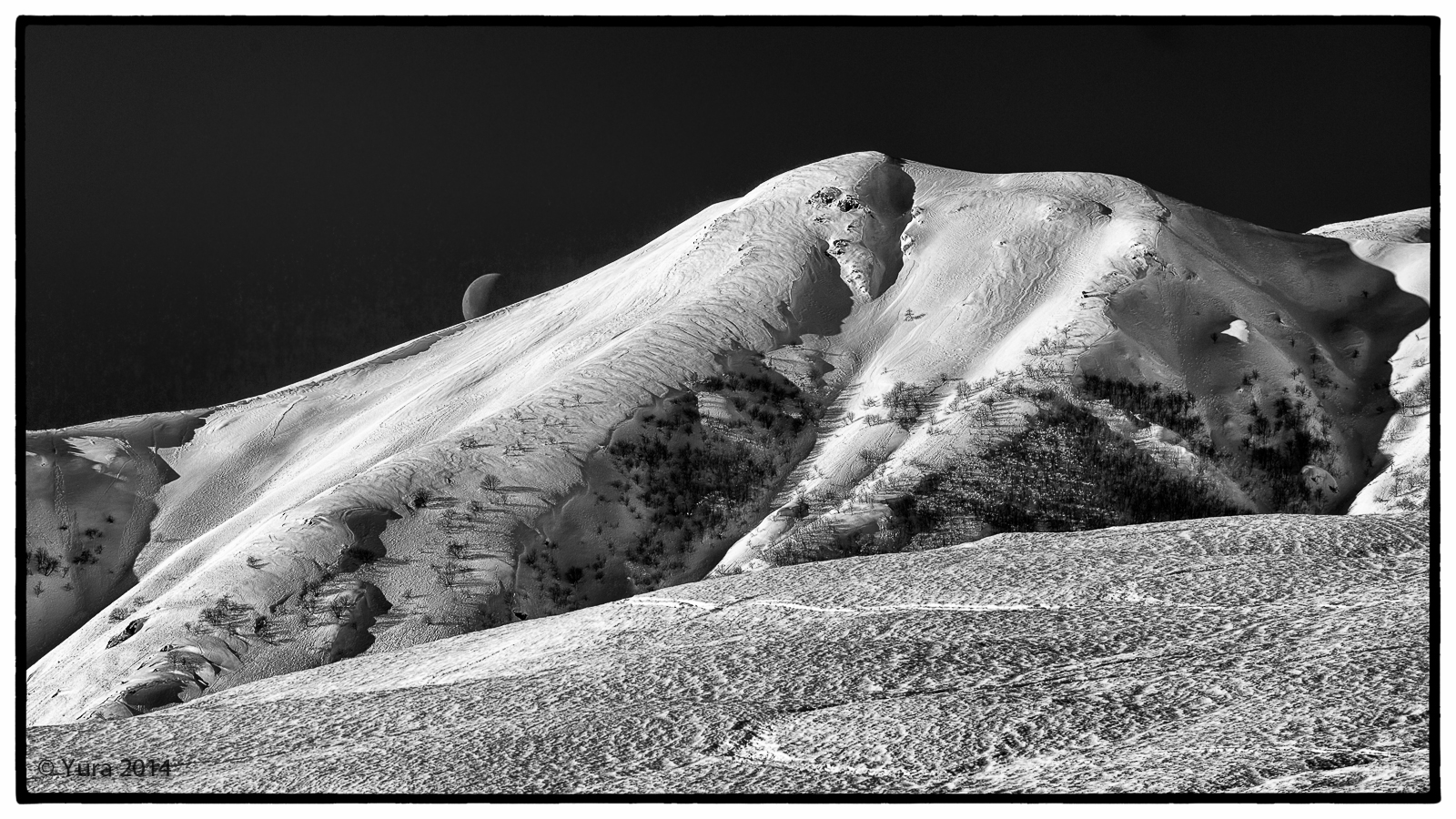 Moon on the mountain