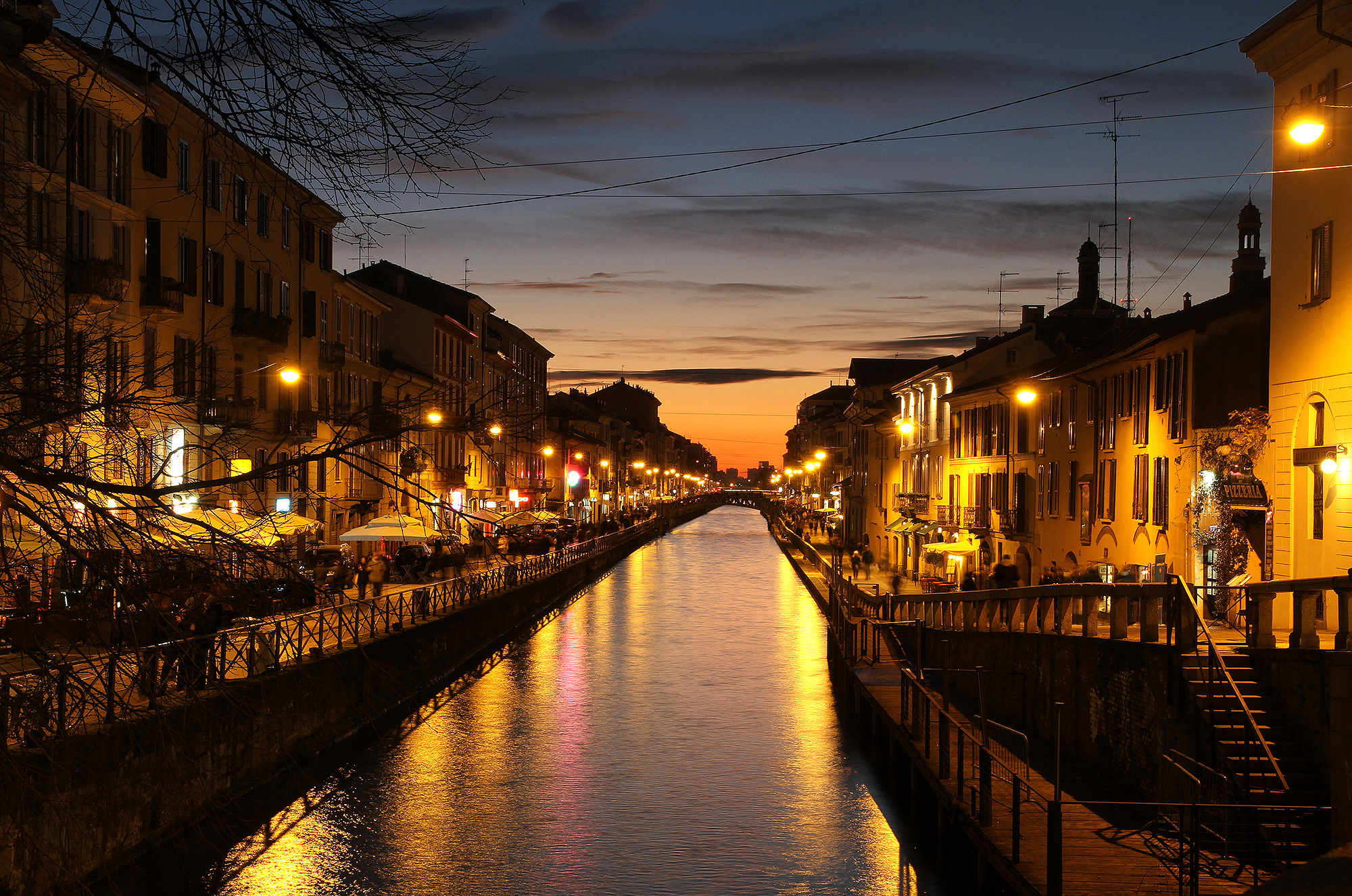 Naviglio tra ora rossa e ora blu