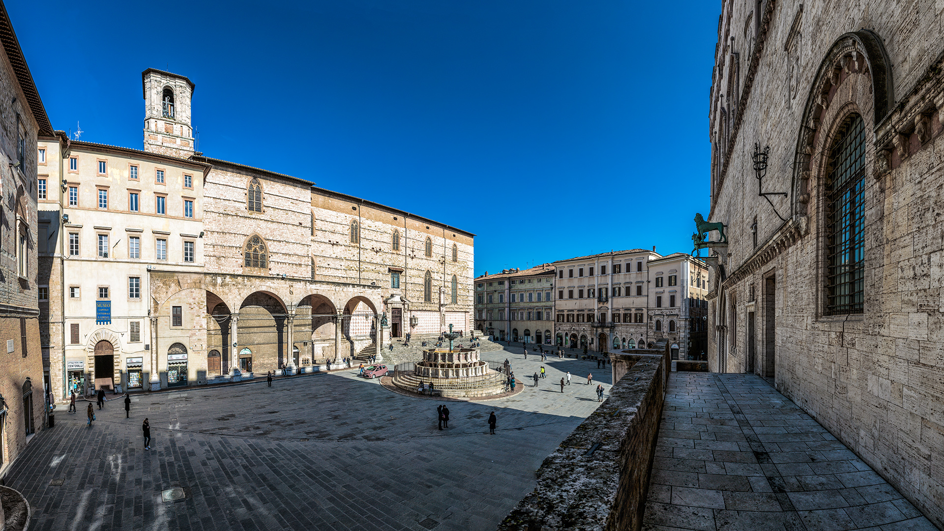 Piazza IV Novembre - 29/1 S.Costanzo, Patron of Perugia