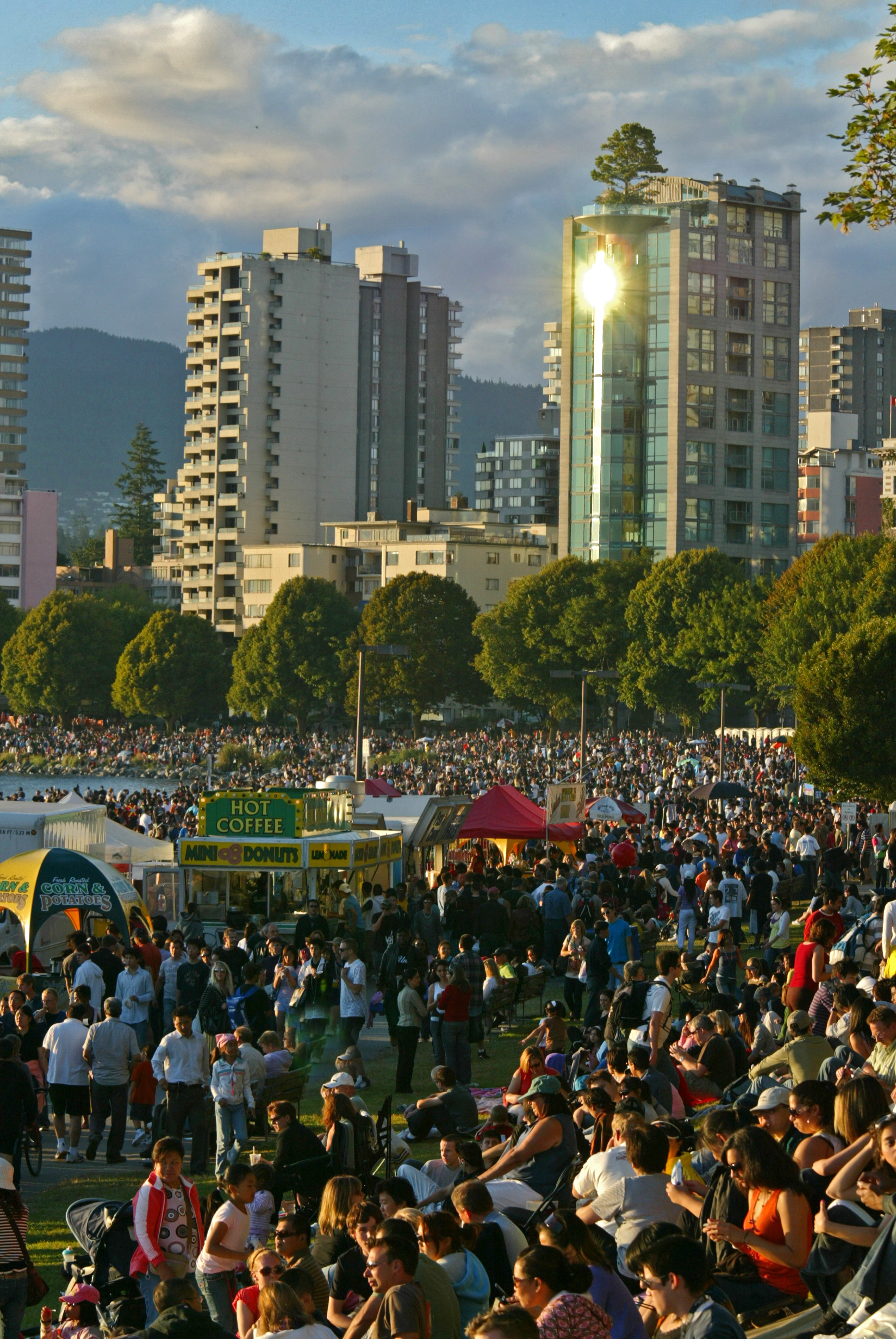 Vancouver-People waiting for the Internationl Firework